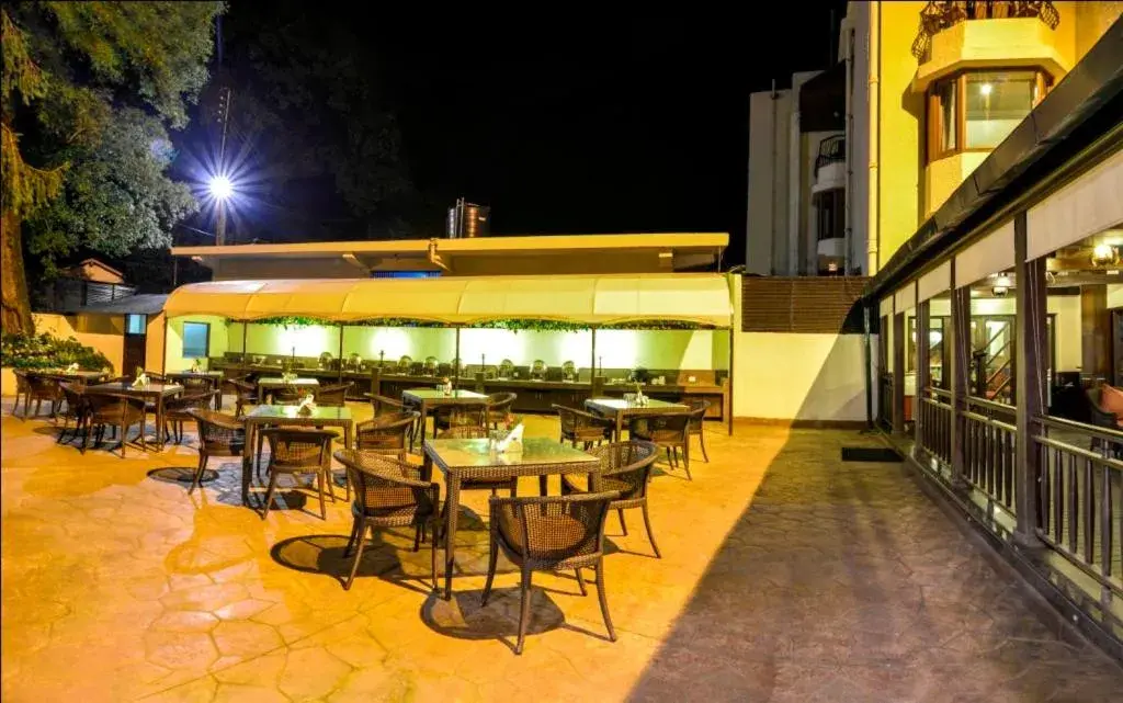 Restaurant/Places to Eat in Vikram Vintage Inn