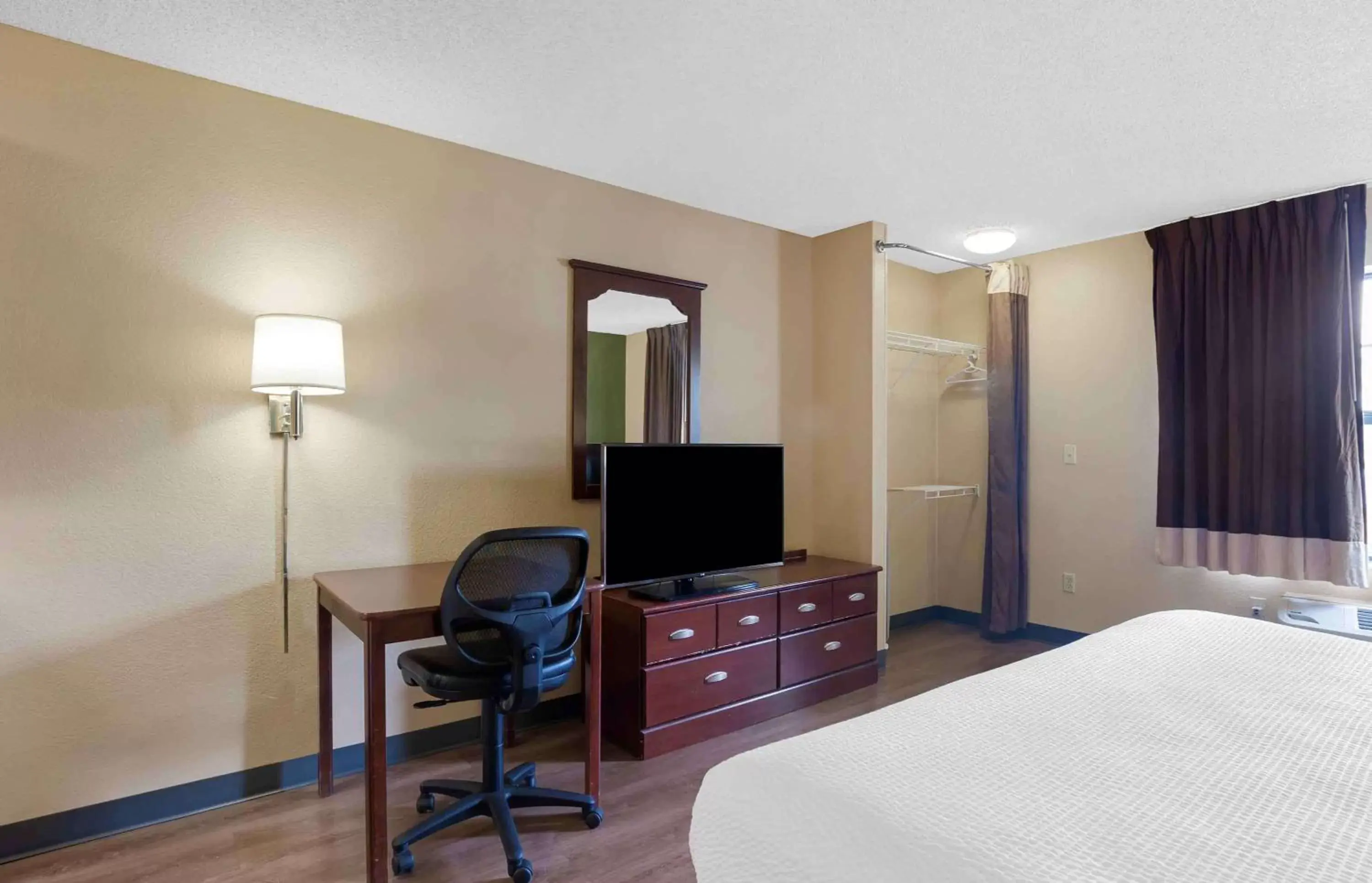 Bedroom, TV/Entertainment Center in Extended Stay America Suites - Washington, DC - Falls Church - Merrifield