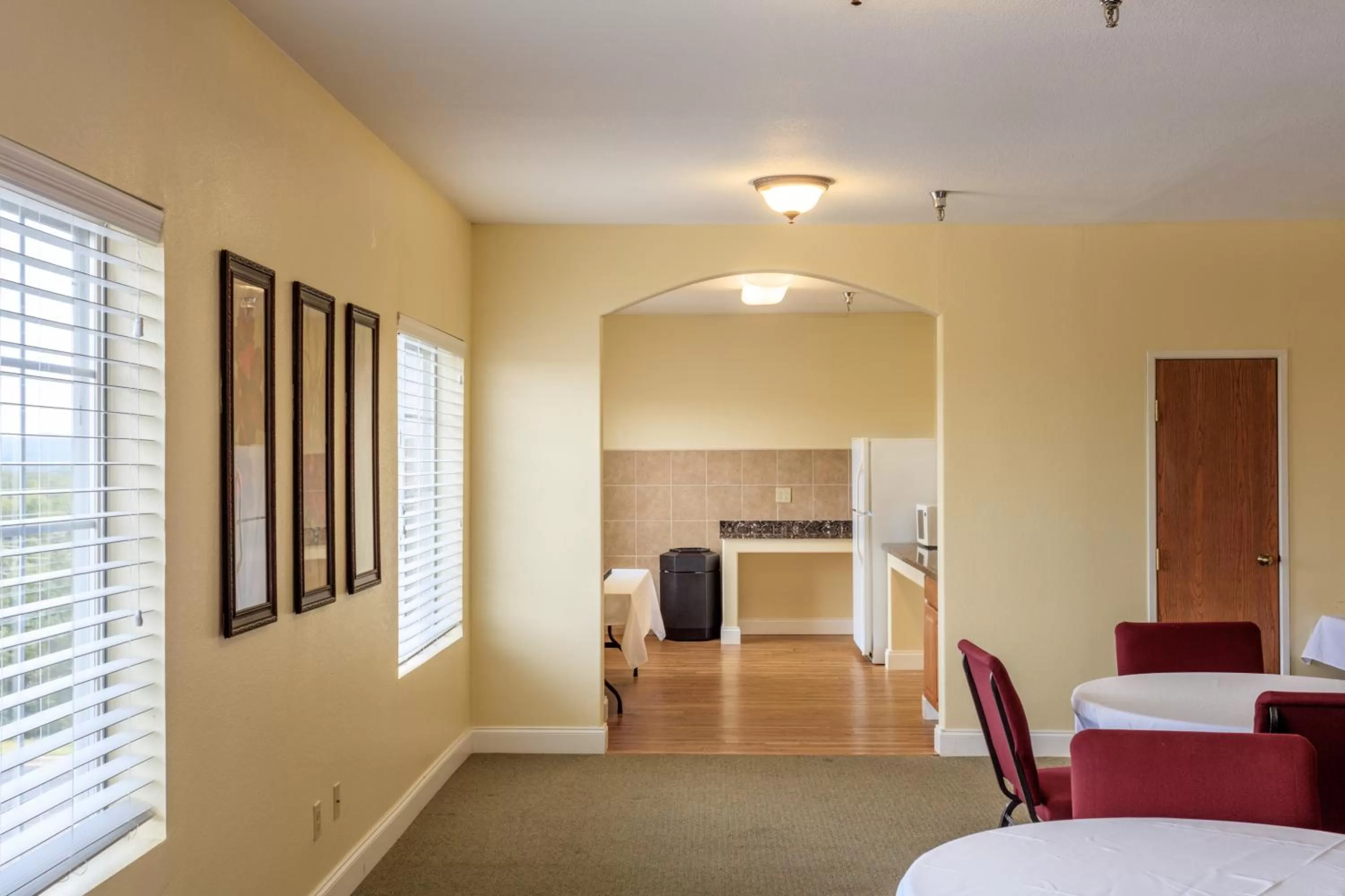 Restaurant/places to eat, Bed in Branson Towers Hotel