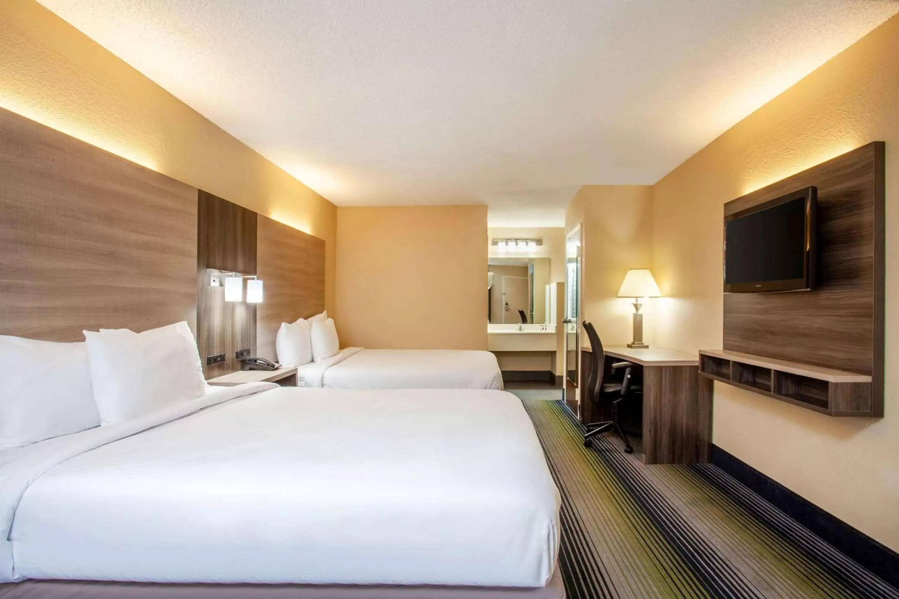 Photo of the whole room, Bed in Baymont by Wyndham McDonough Photo of the whole room, Bed in Baymont by Wyndham McDonough