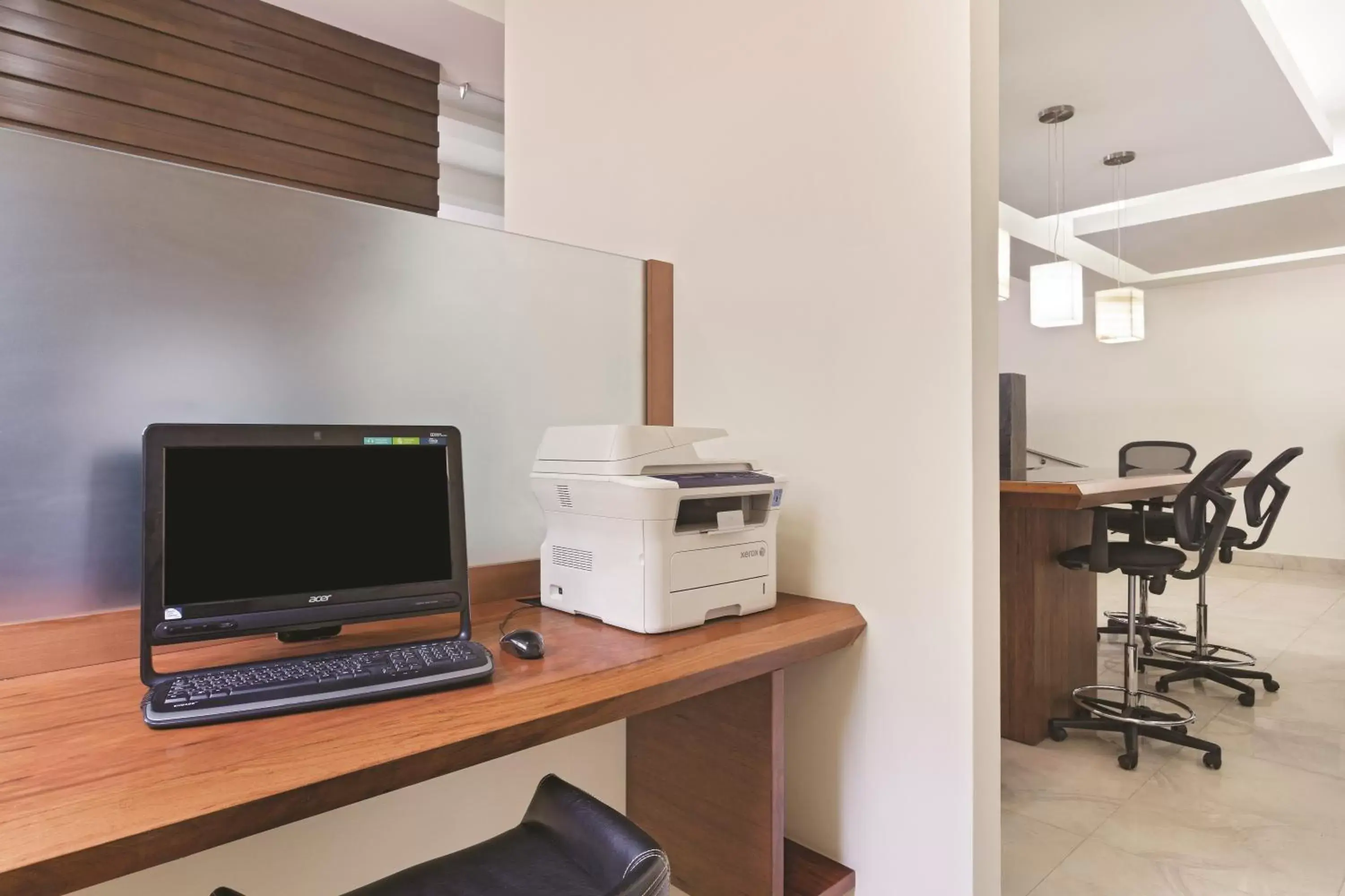 Business facilities, TV/Entertainment Center in Wyndham Garden Cancun Downtown