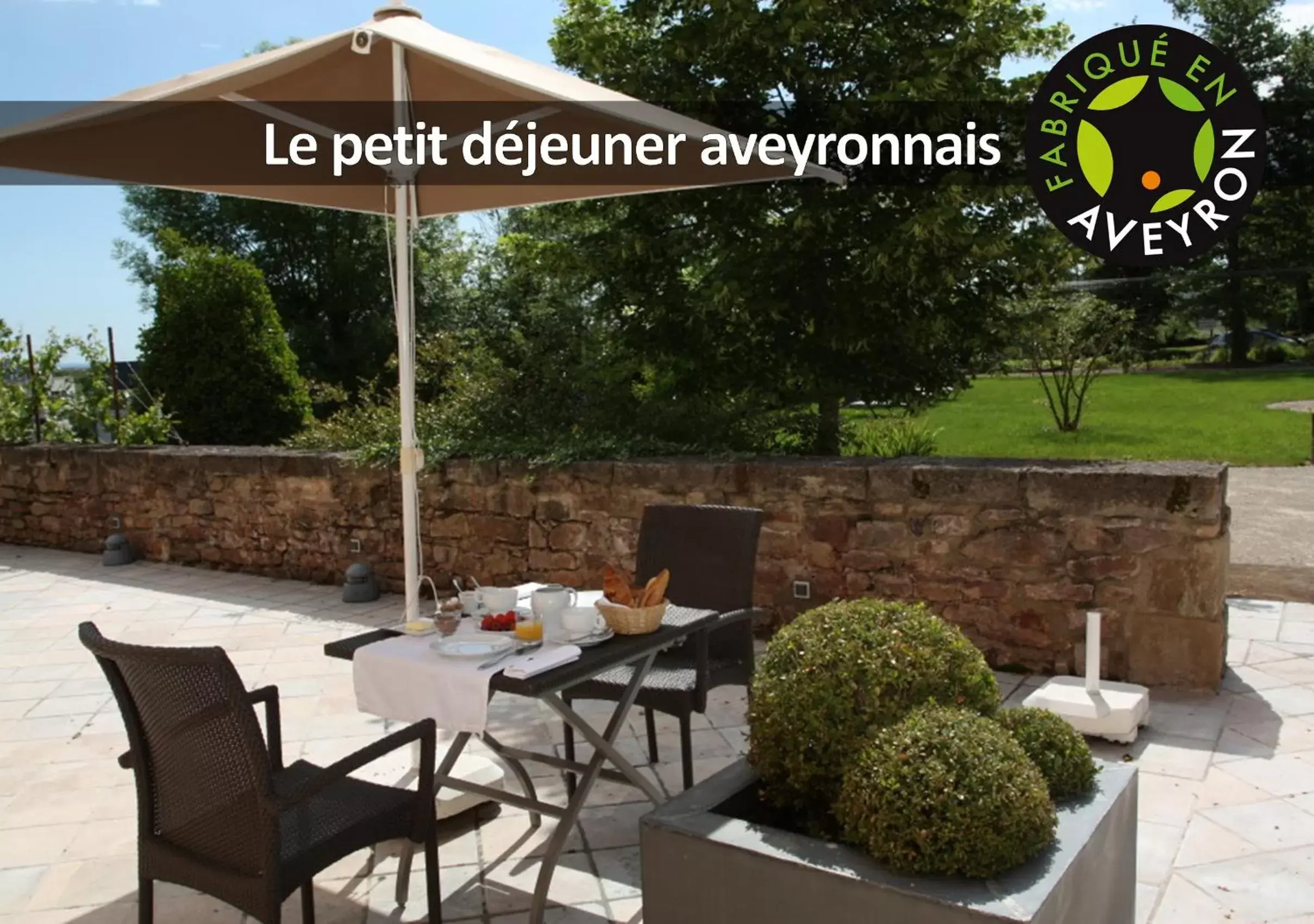 Patio in Hôtel La Ferme de Bourran