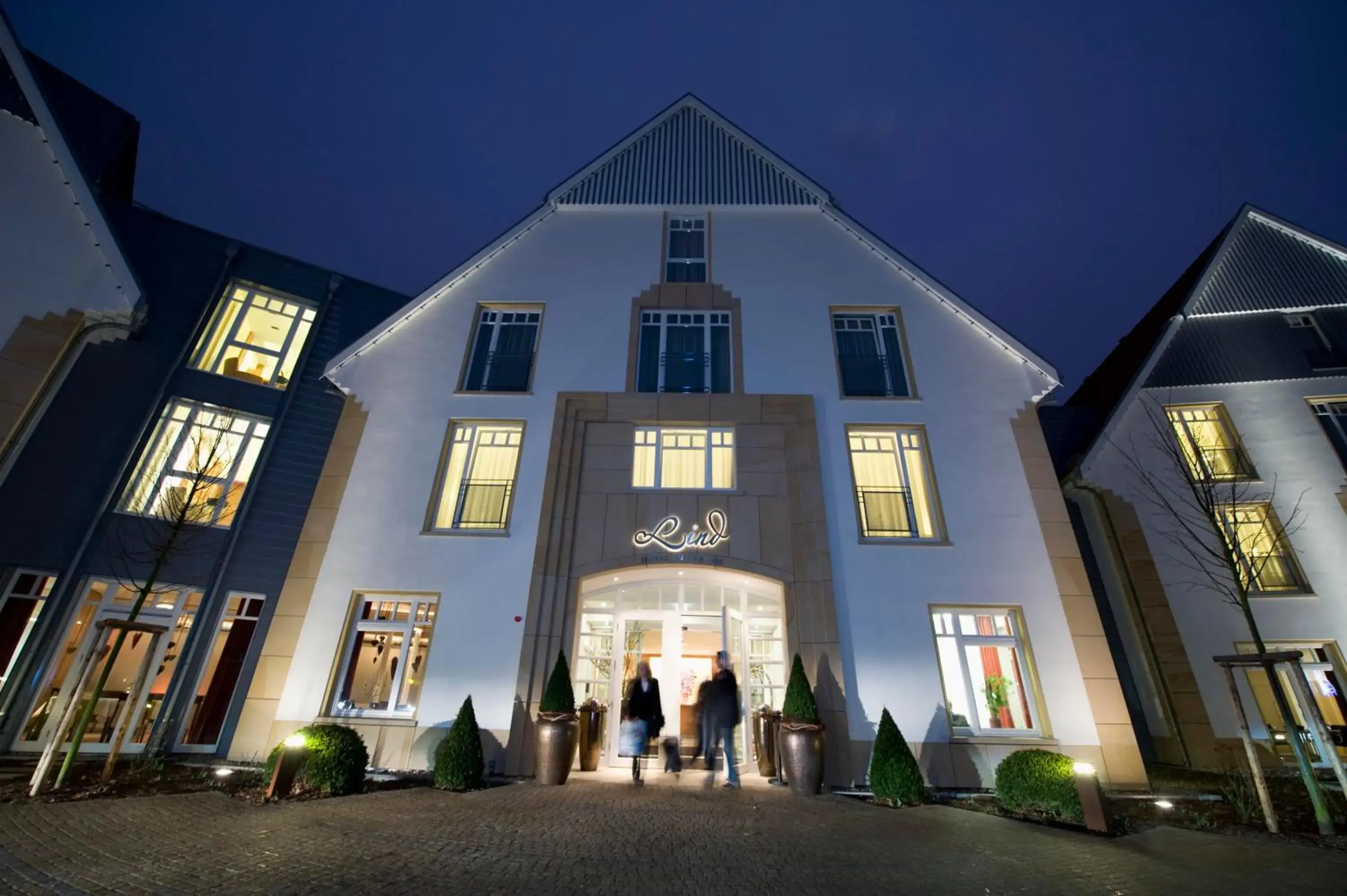 Facade/entrance, Property Building in Lind Hotel