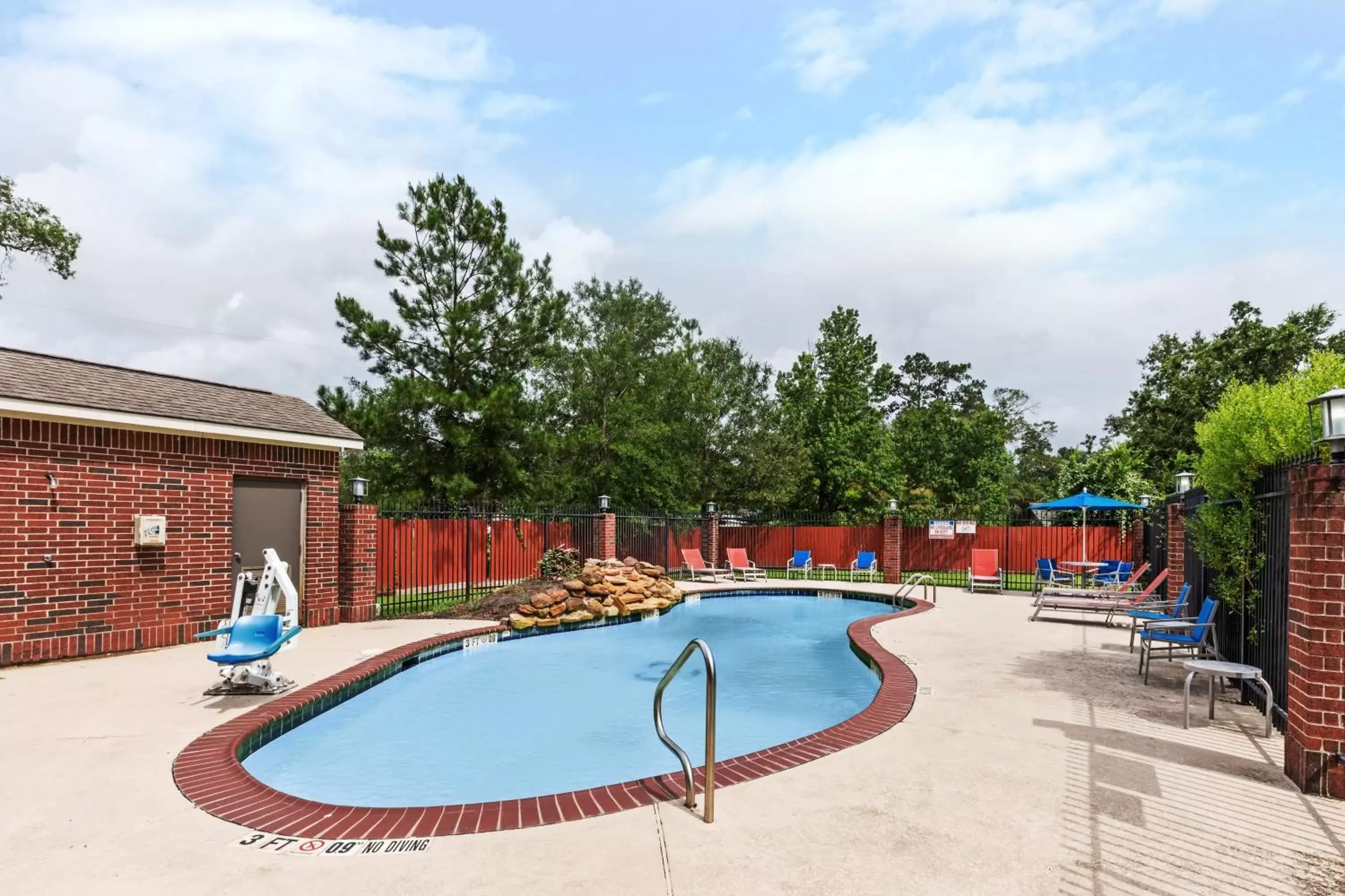Swimming pool in Holiday Inn Express Hotel & Suites Vidor South by IHG Swimming pool in Holiday Inn Express Hotel & Suites Vidor South by IHG