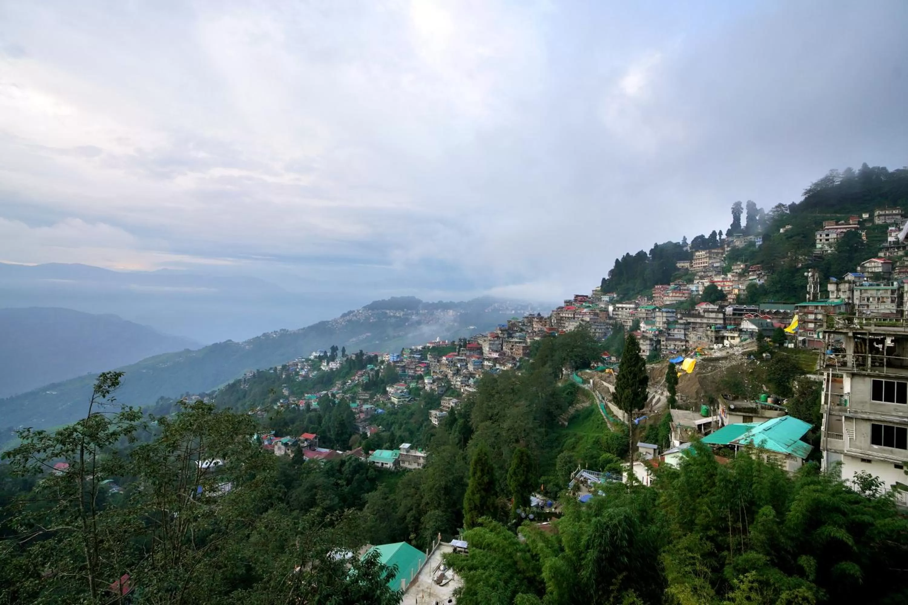 Property building in Hotel Hill Queen near Sherpa Gumba Darjeeling Mall 5 Min Couple Friendly
