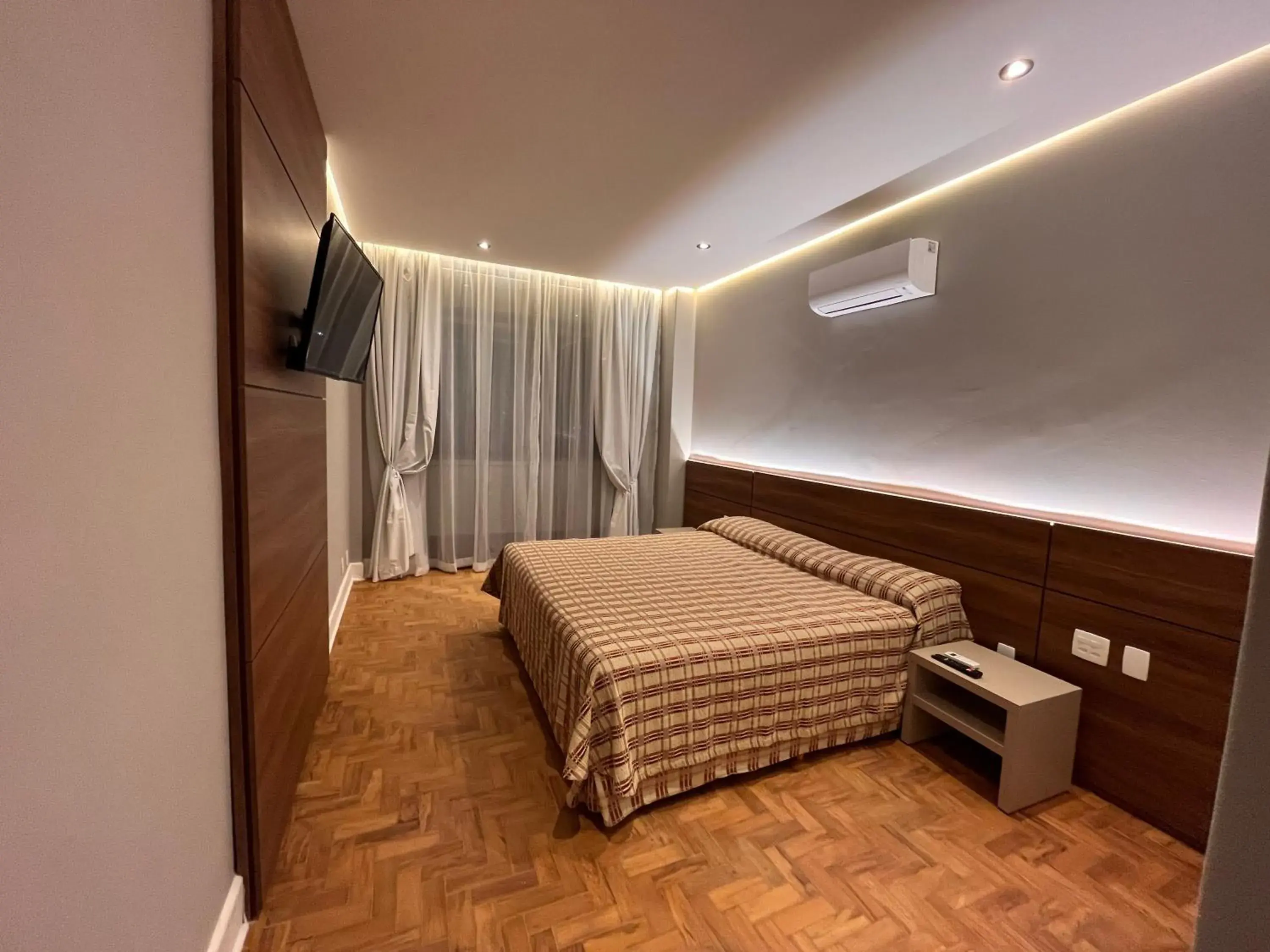 King Room with Balcony in San Raphael Hotel King Room with Balcony in San Raphael Hotel