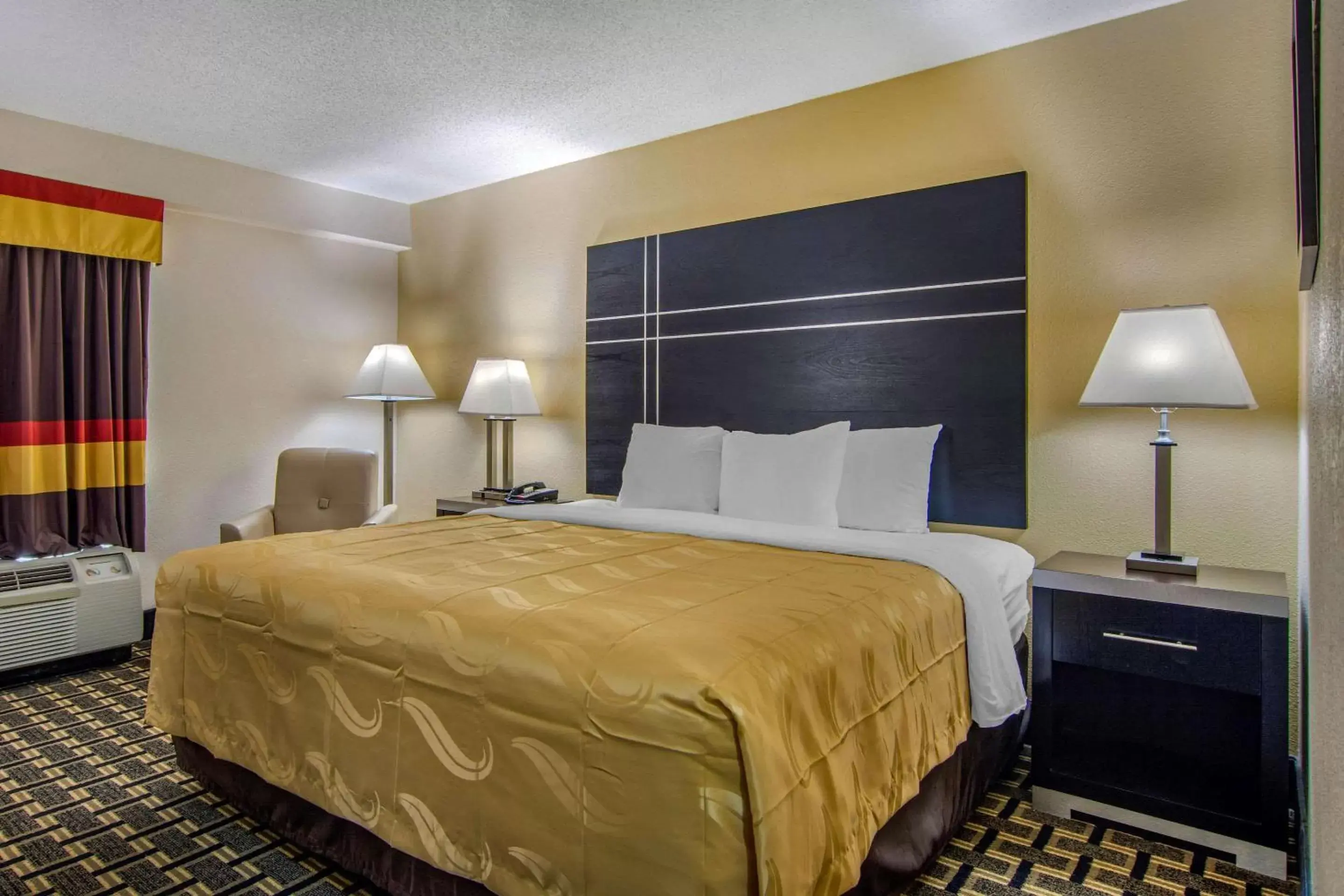 Photo of the whole room, Bed in Quality Inn & Suites Union City - Atlanta South