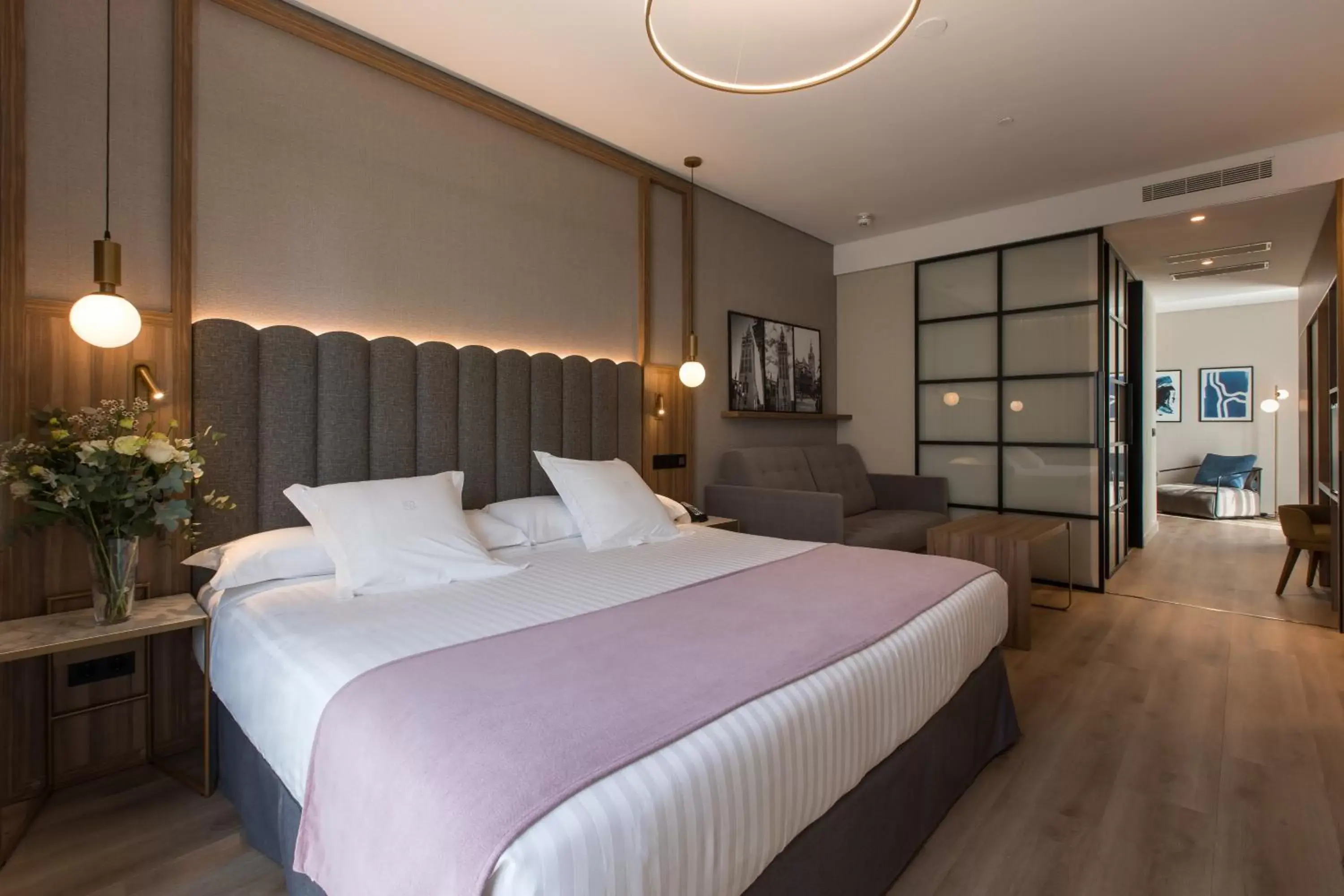 Bed in Hotel Giralda Center