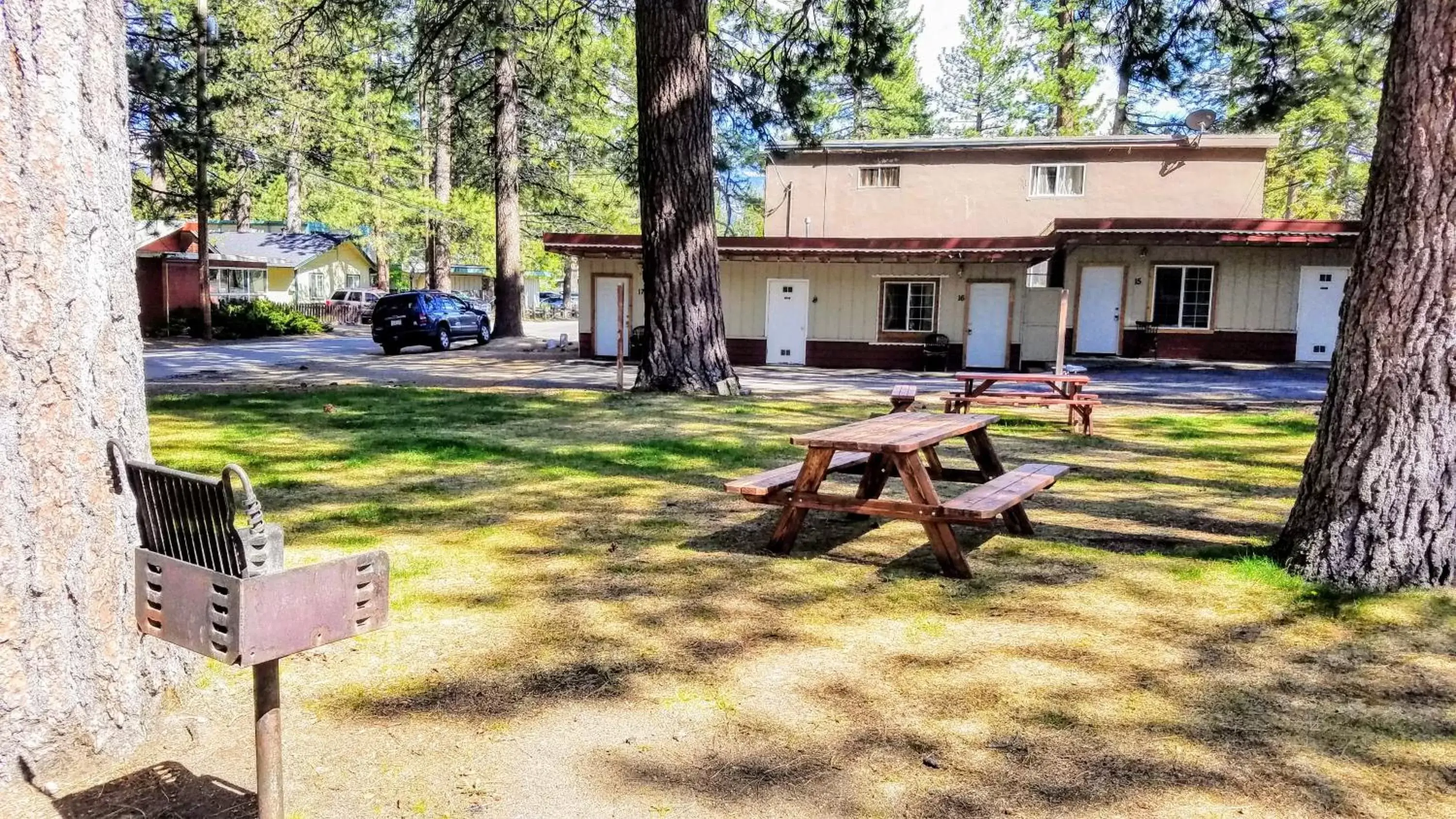 BBQ facilities, Property Building in The Washoe Lodge