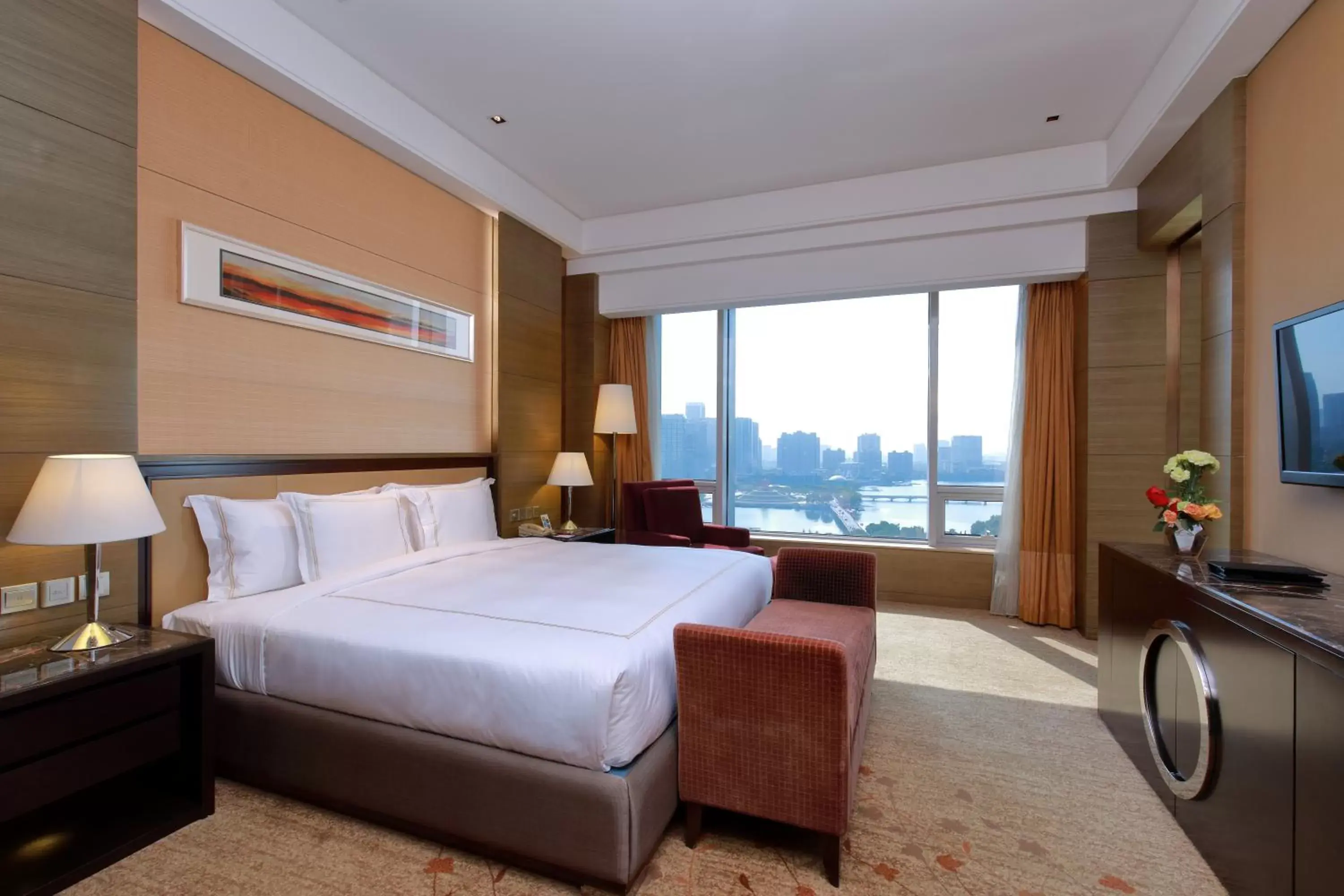 Bed in Crowne Plaza Nanjing Jiangning, an IHG Hotel