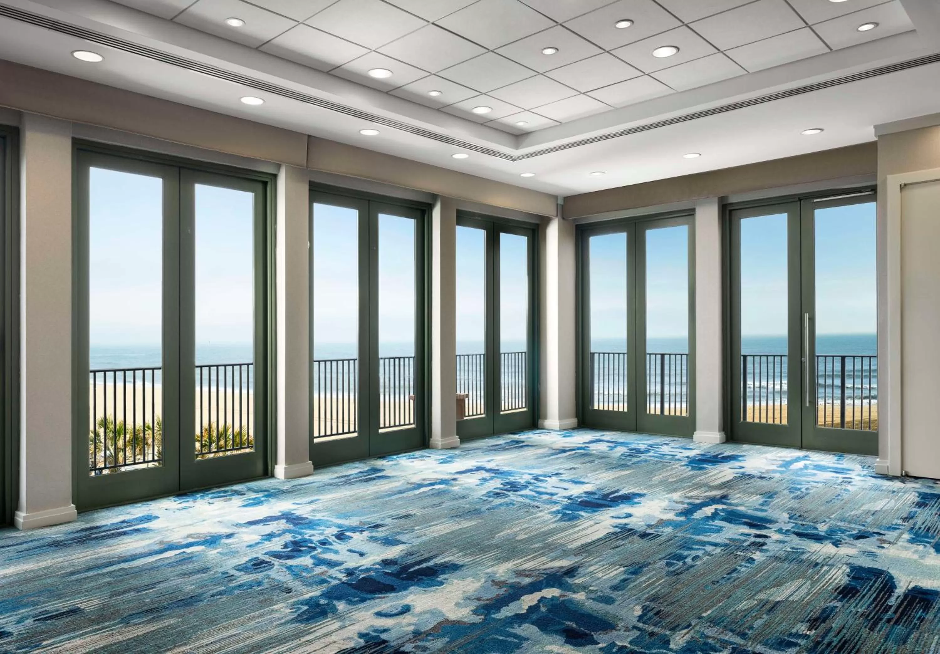 Meeting/conference room, Bed in Hilton Virginia Beach Oceanfront