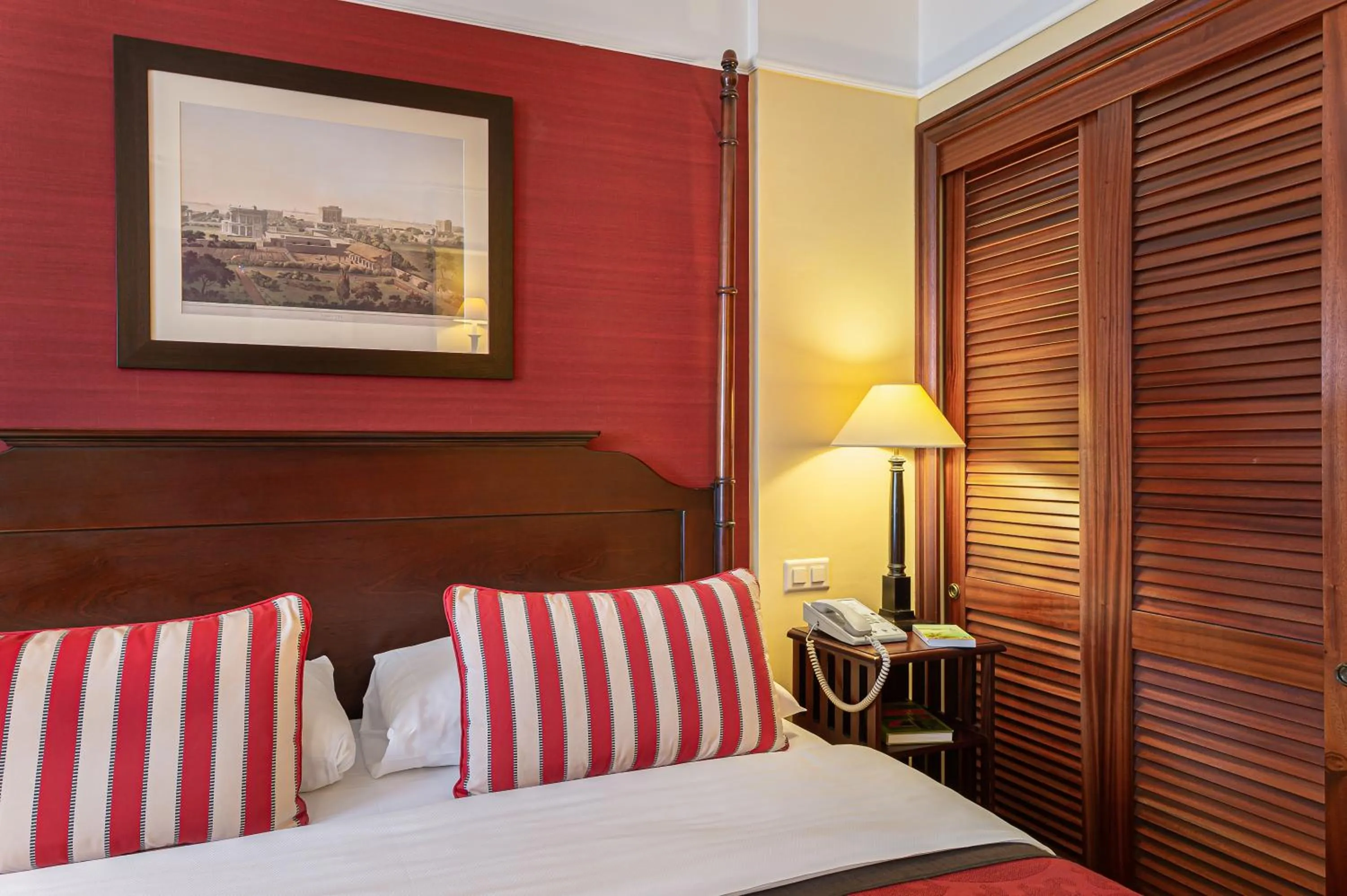 Bed in Kipling Manotel