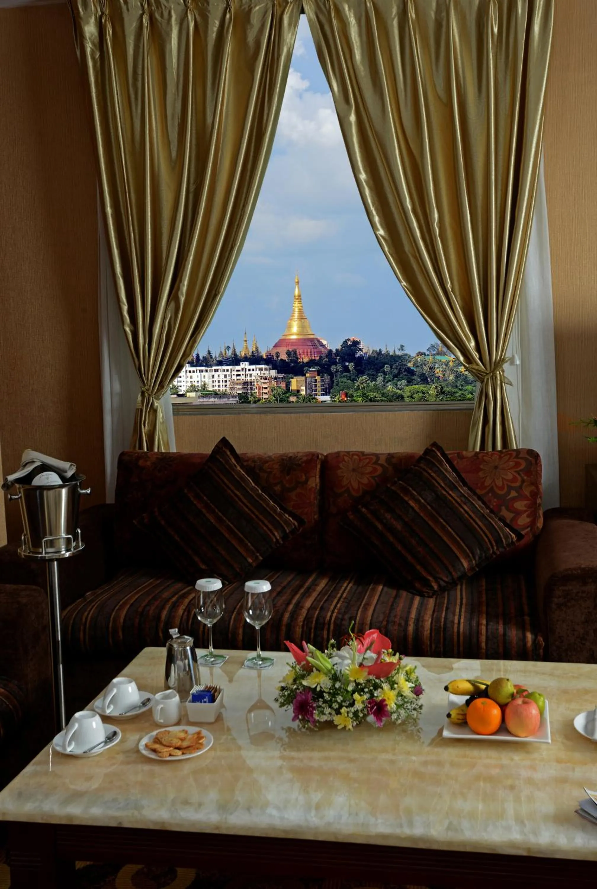 Seating area in Best Western Green Hill Hotel