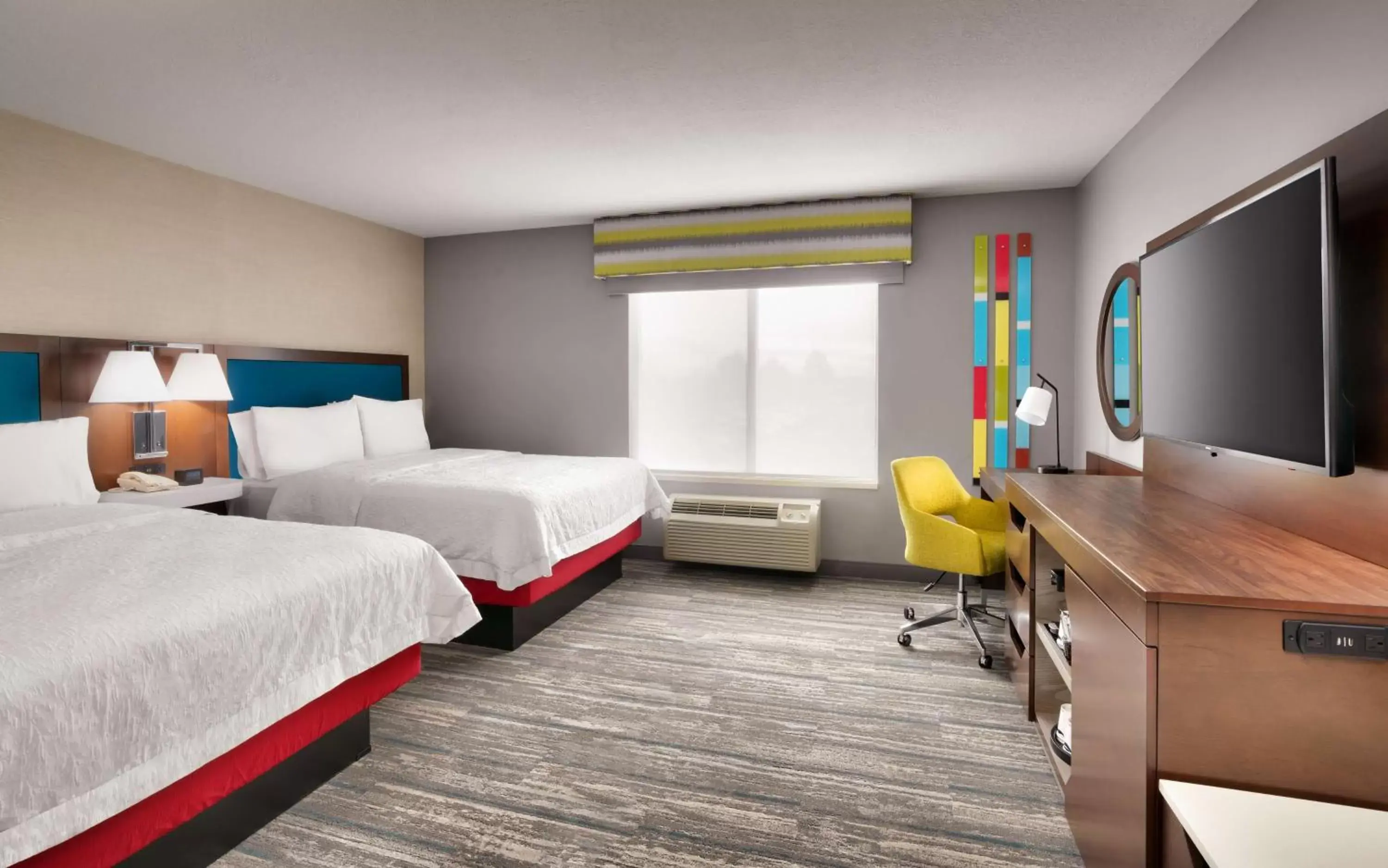 Bed, TV/Entertainment Center in Hampton Inn & Suites Salt Lake City Airport