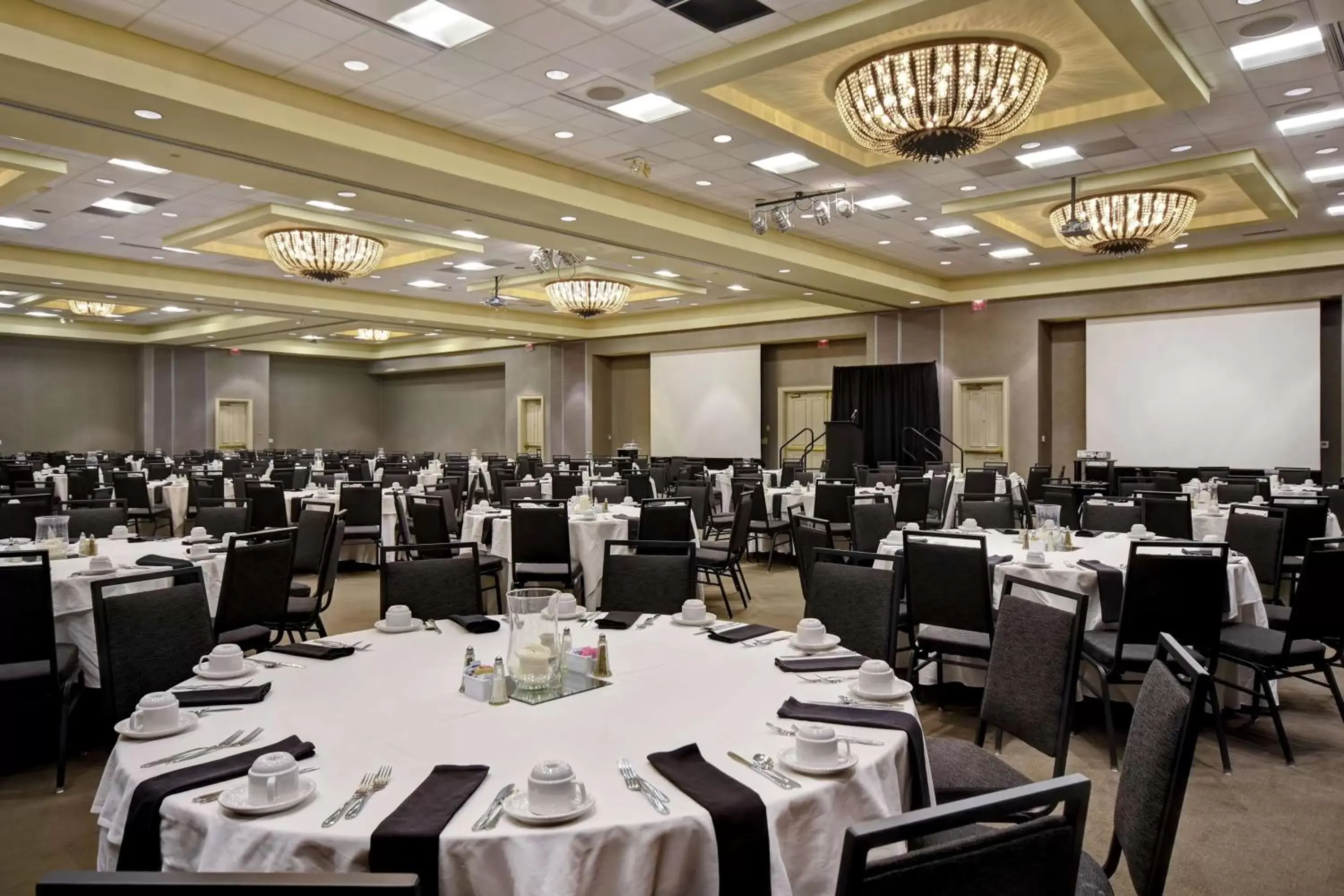 Meeting/conference room, Restaurant/Places to Eat in Embassy Suites Montgomery - Hotel & Conference Center