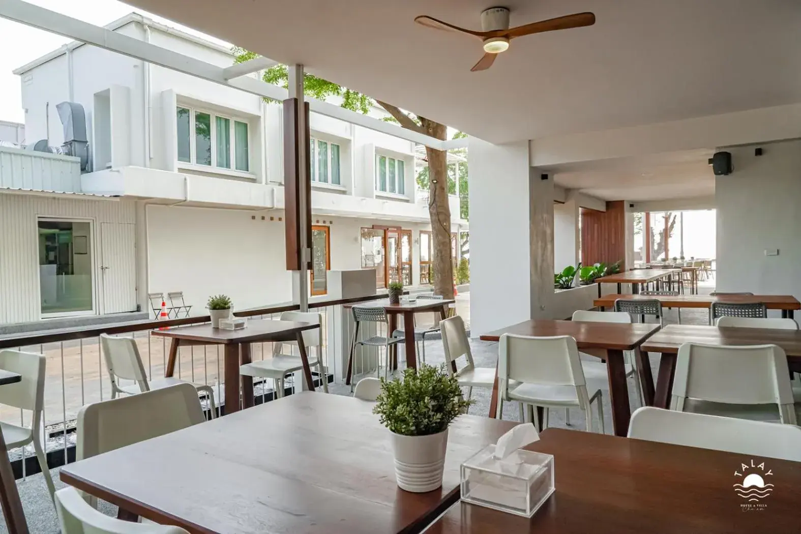 Seating area, Restaurant/Places to Eat in Talay Hotel & Villa