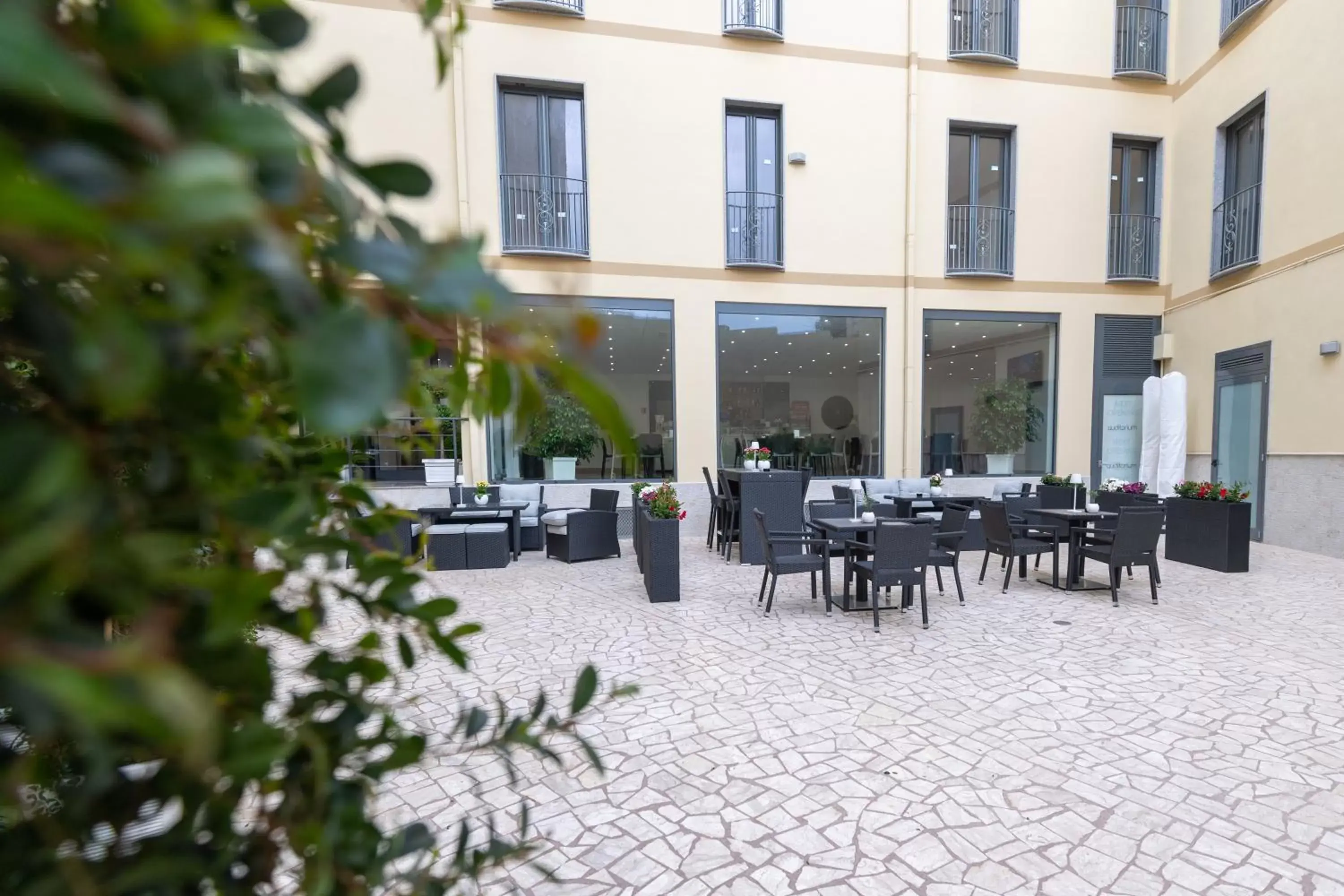 Inner courtyard view, Restaurant/Places to Eat in Hotel Auditorium