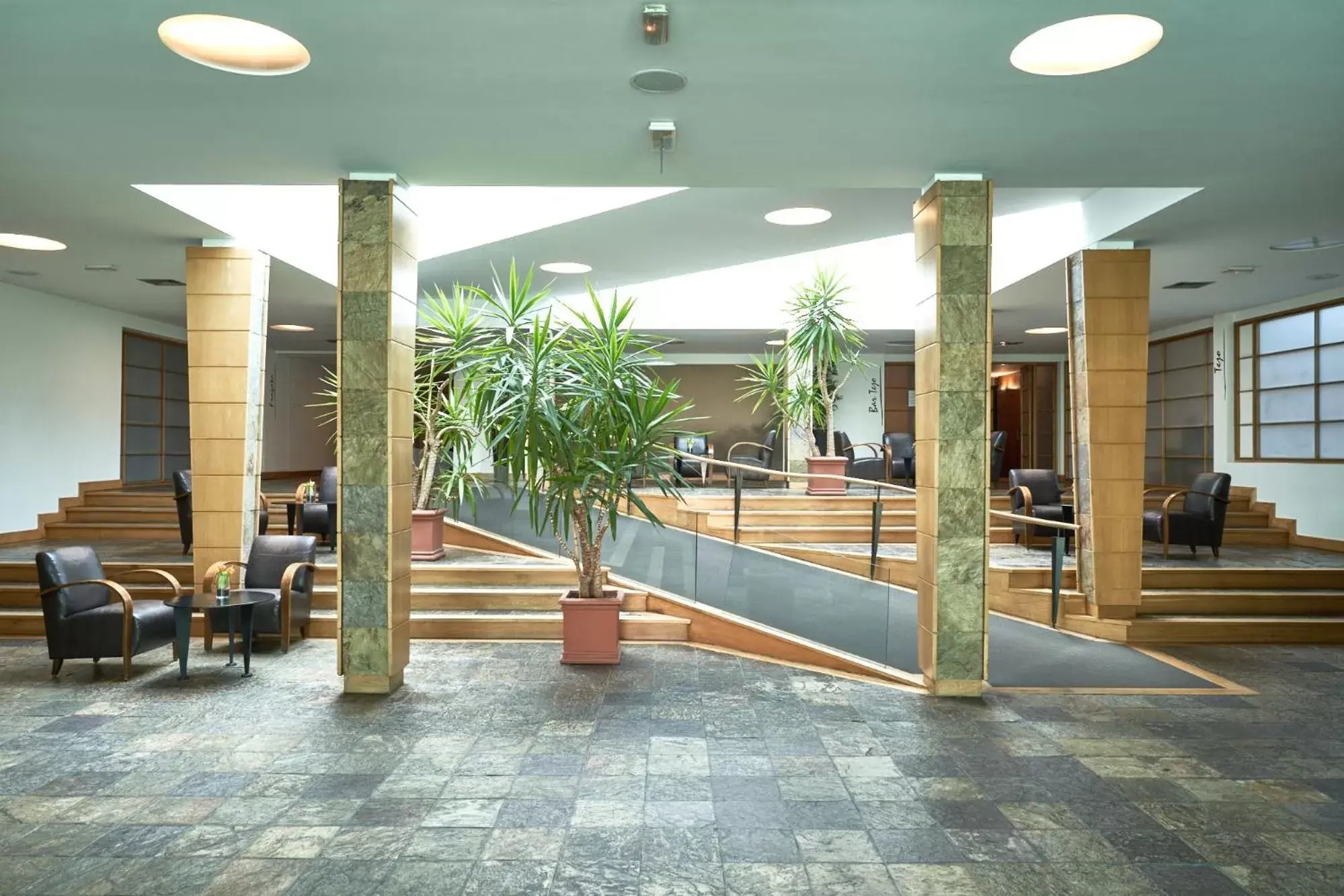 Lobby or reception in Leziria Parque Hotel