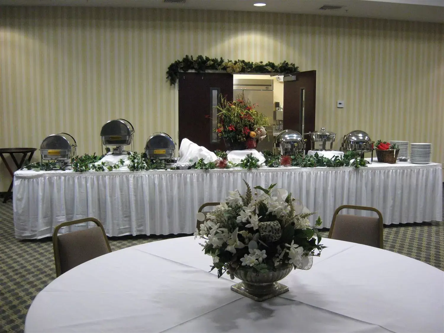 Banquet/Function facilities, Restaurant/Places to Eat in Best Western Plus Crossroads Inn & Suites