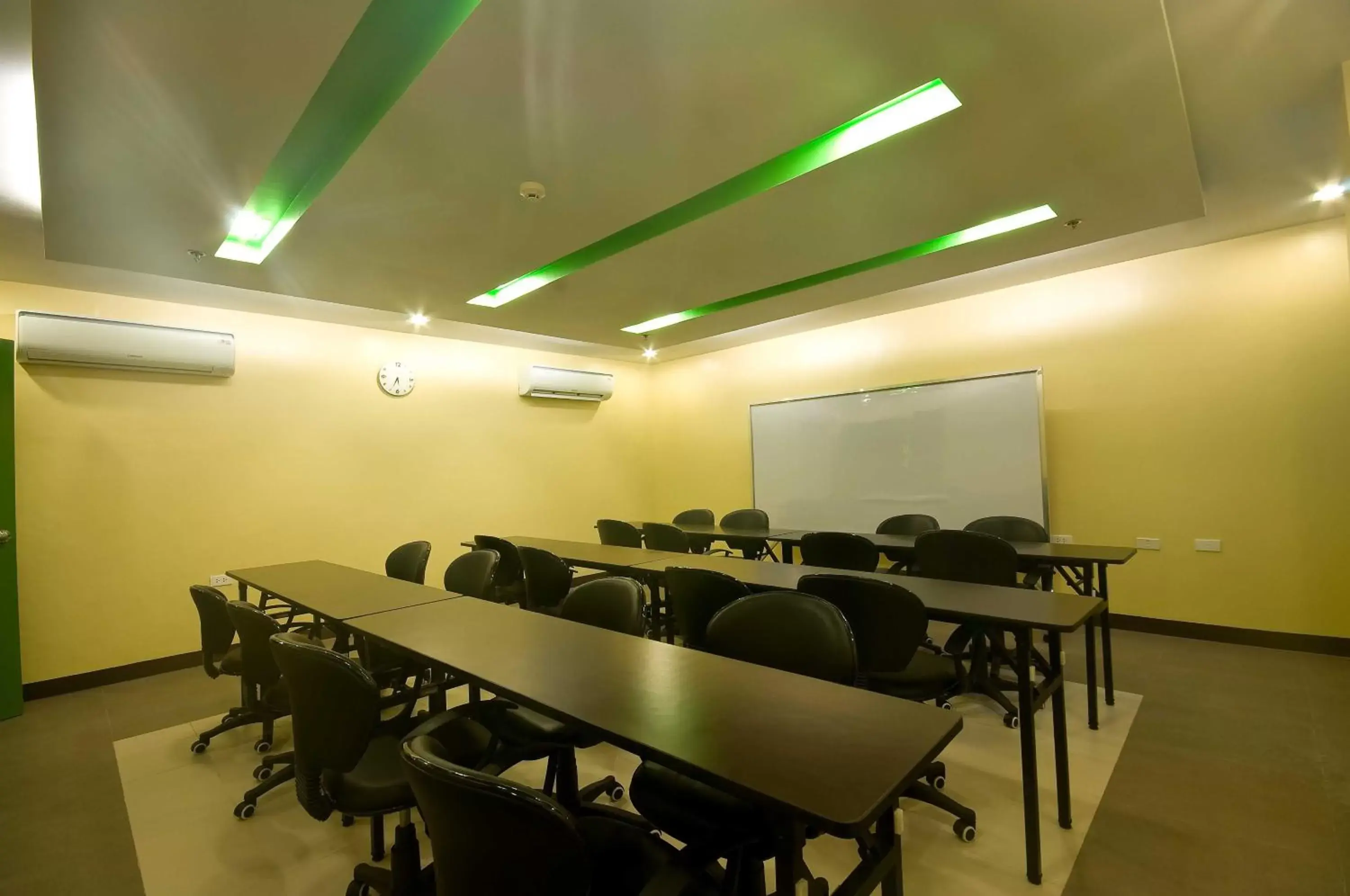 Business facilities in Go Hotels Dumaguete