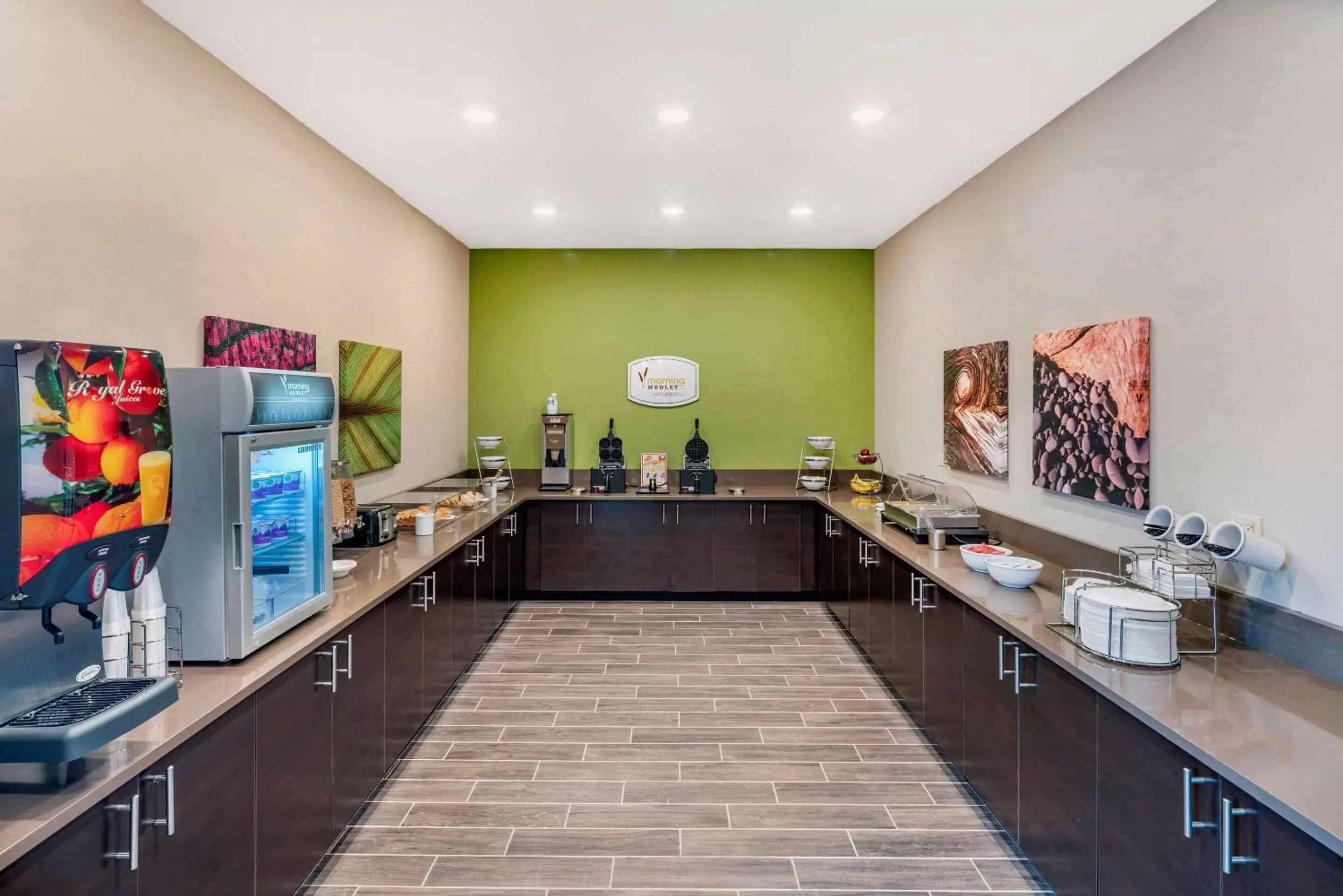 Restaurant/places to eat, Kitchen/Kitchenette in MainStay Suites Spokane Airport