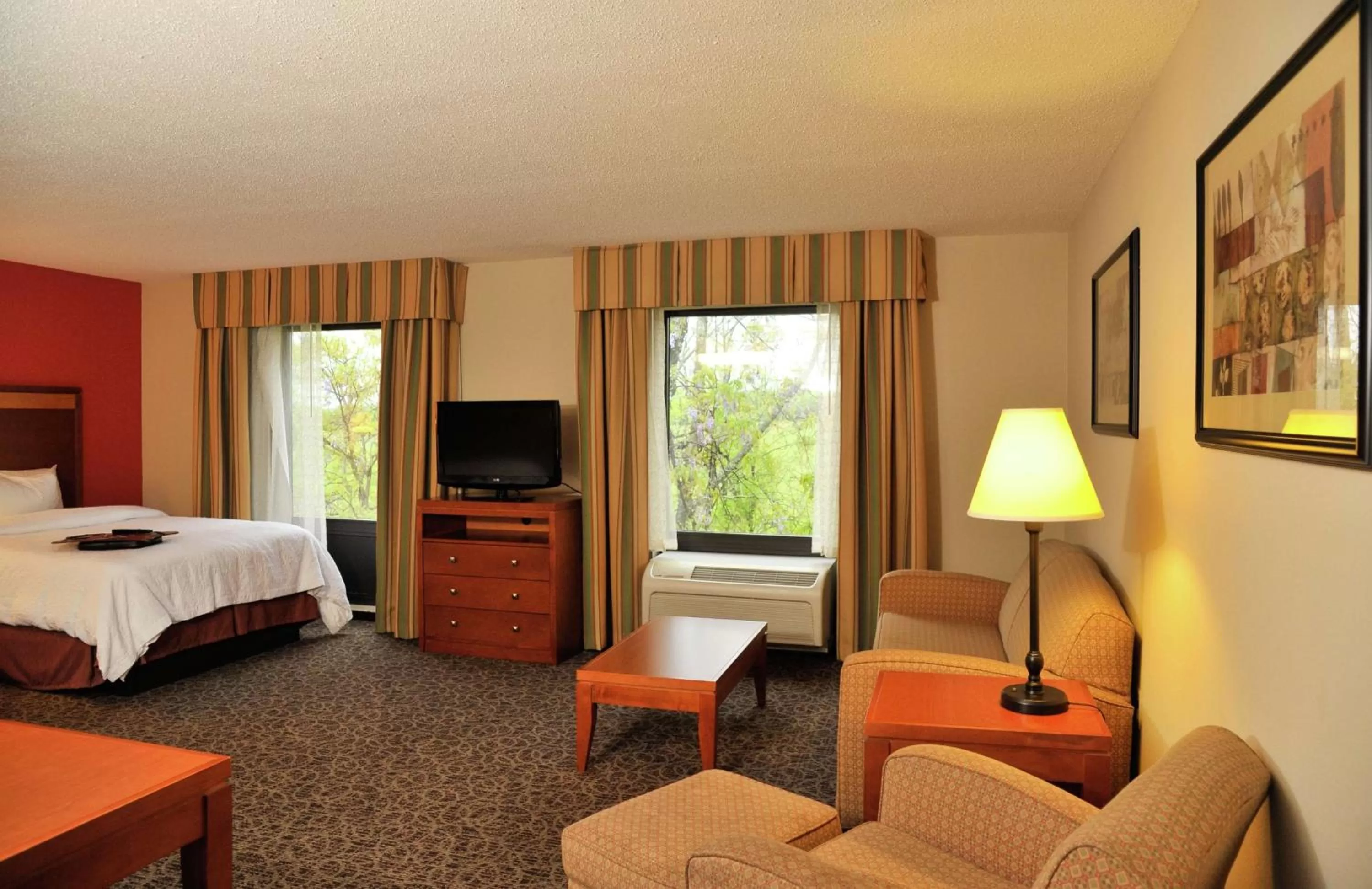 Bedroom, Bed in Hampton Inn Enterprise