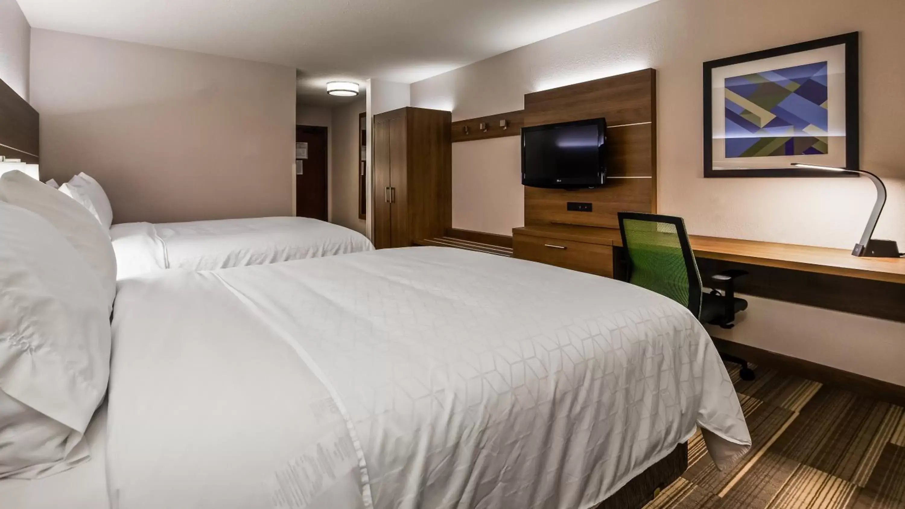 Queen Room with Two Queen Beds and Shower - Hearing Accessible/Non-Smoking in Holiday Inn Express & Suites Detroit - Farmington Hills by IHG Queen Room with Two Queen Beds and Shower - Hearing Accessible/Non-Smoking in Holiday Inn Express & Suites Detroit - Farmington Hills by IHG