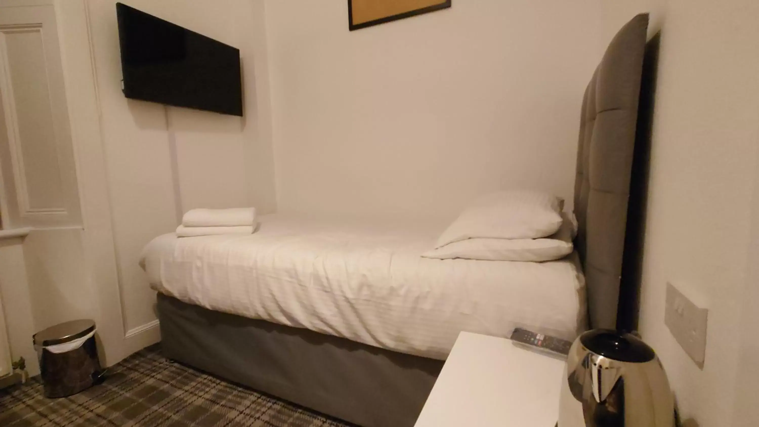 Bed in Corner Hotel