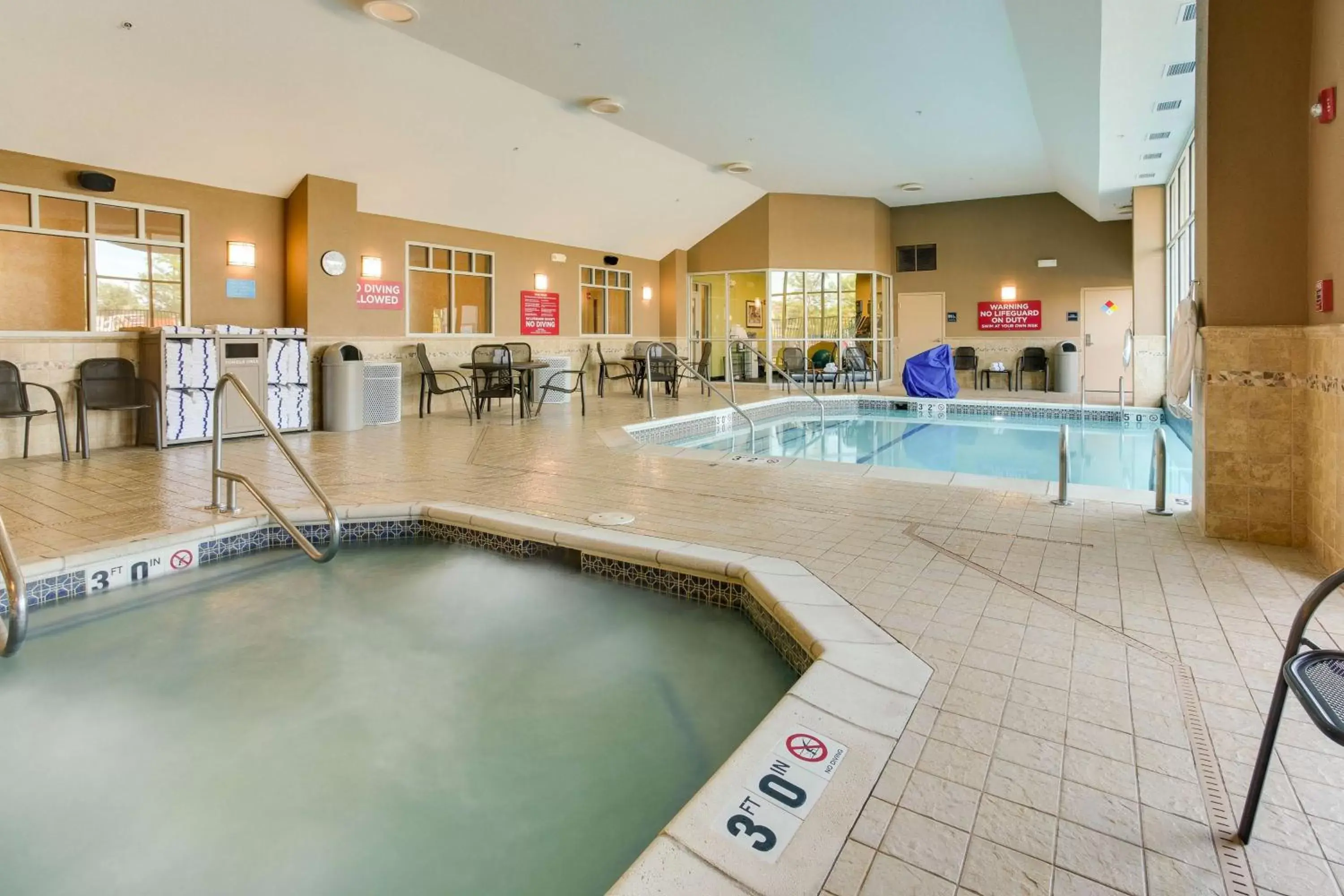 Activities, Swimming Pool in Drury Inn & Suites West Des Moines