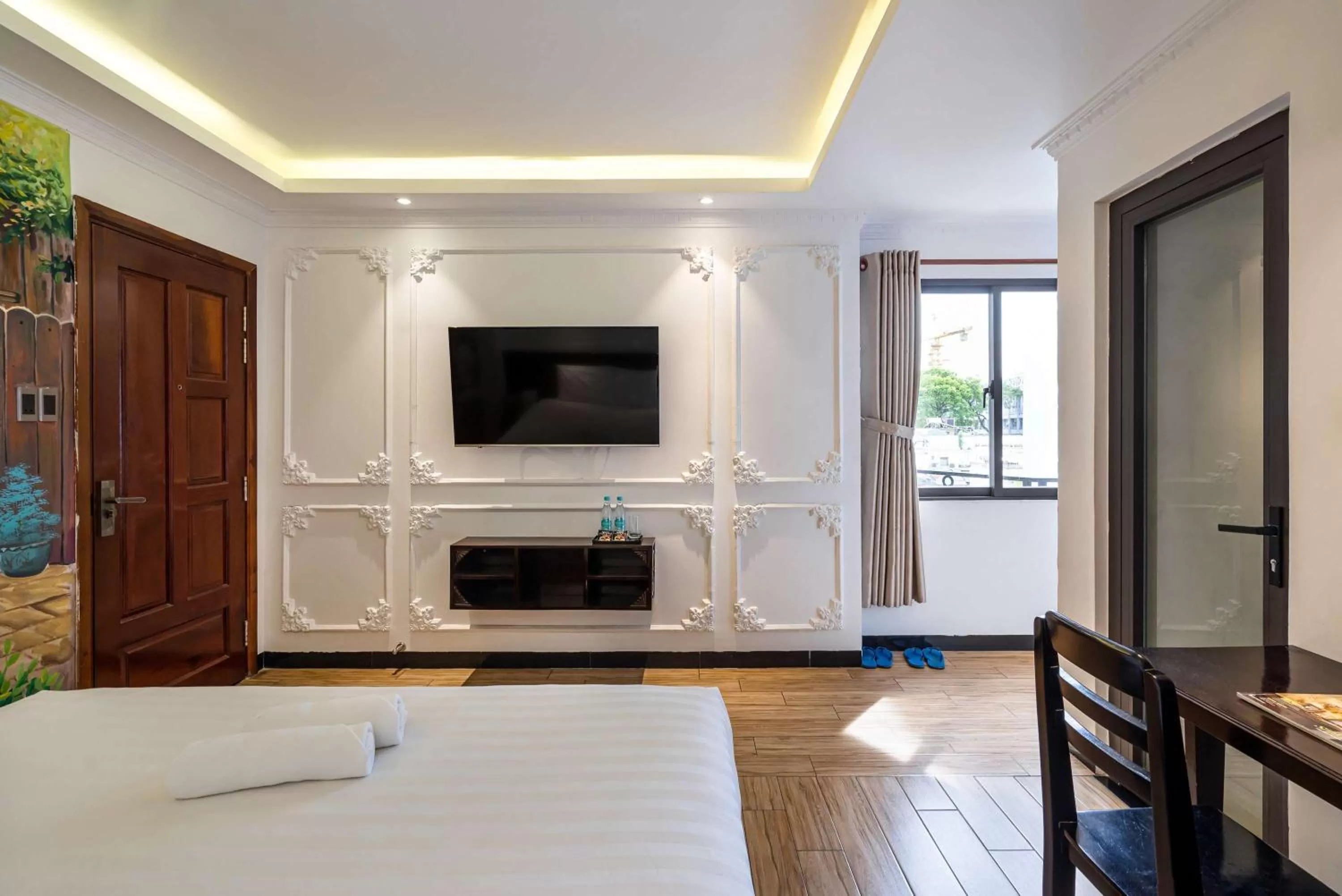 TV and multimedia, Bed in Lotus Laverne Hotel