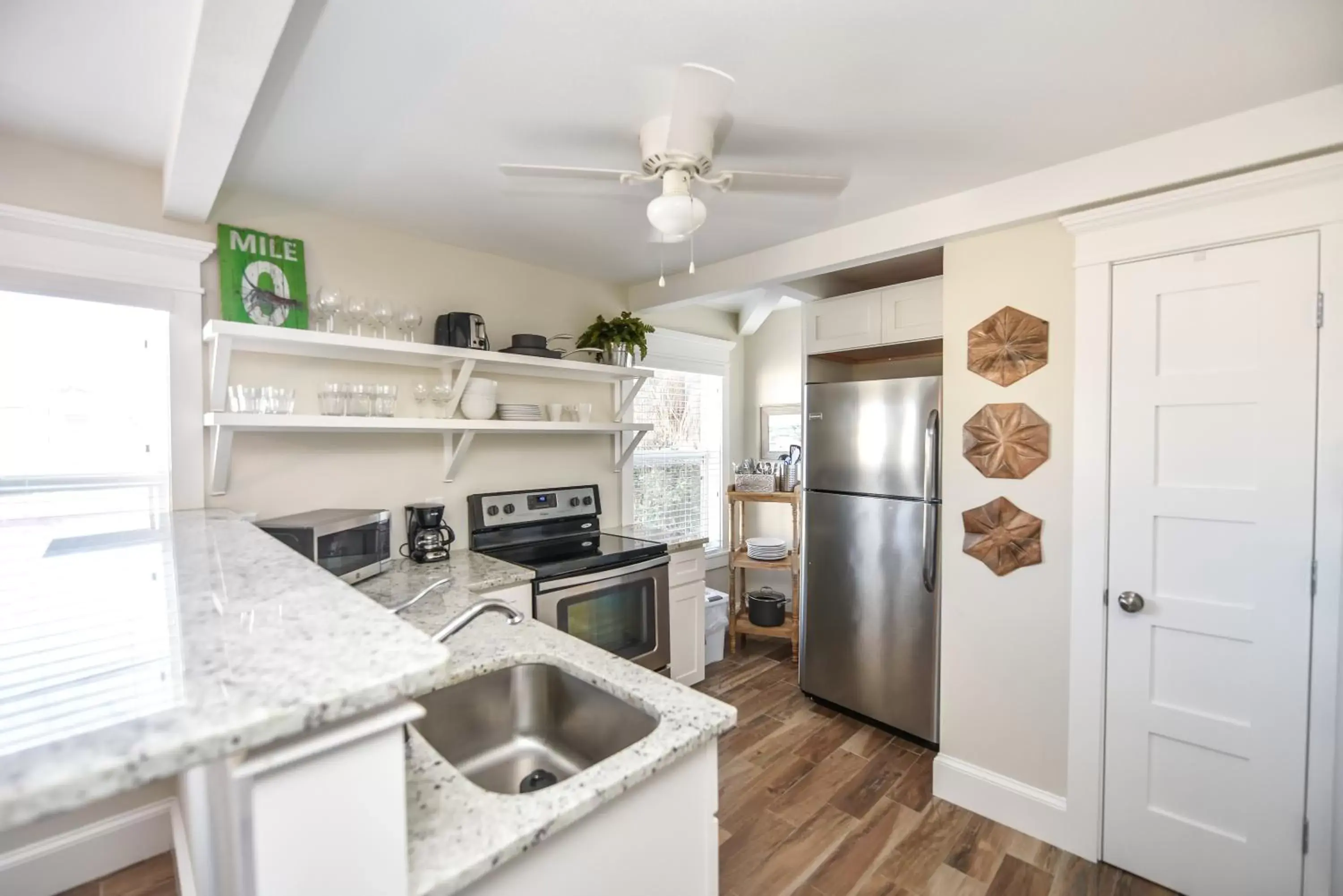 Kitchen or kitchenette, Kitchen/Kitchenette in Tropical Breeze Resort