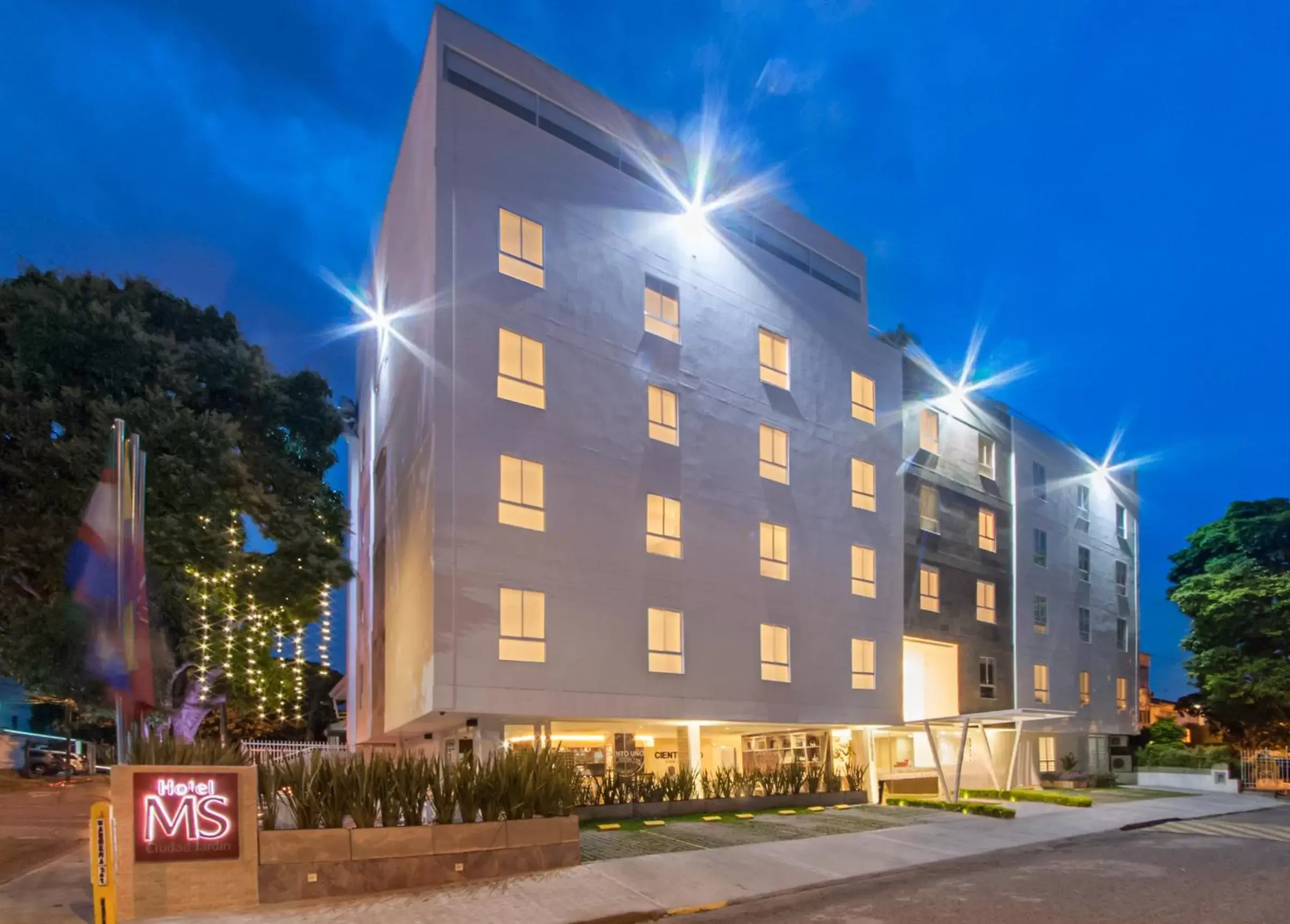 Facade/entrance, Property Building in Hotel MS Ciudad Jardin Plus