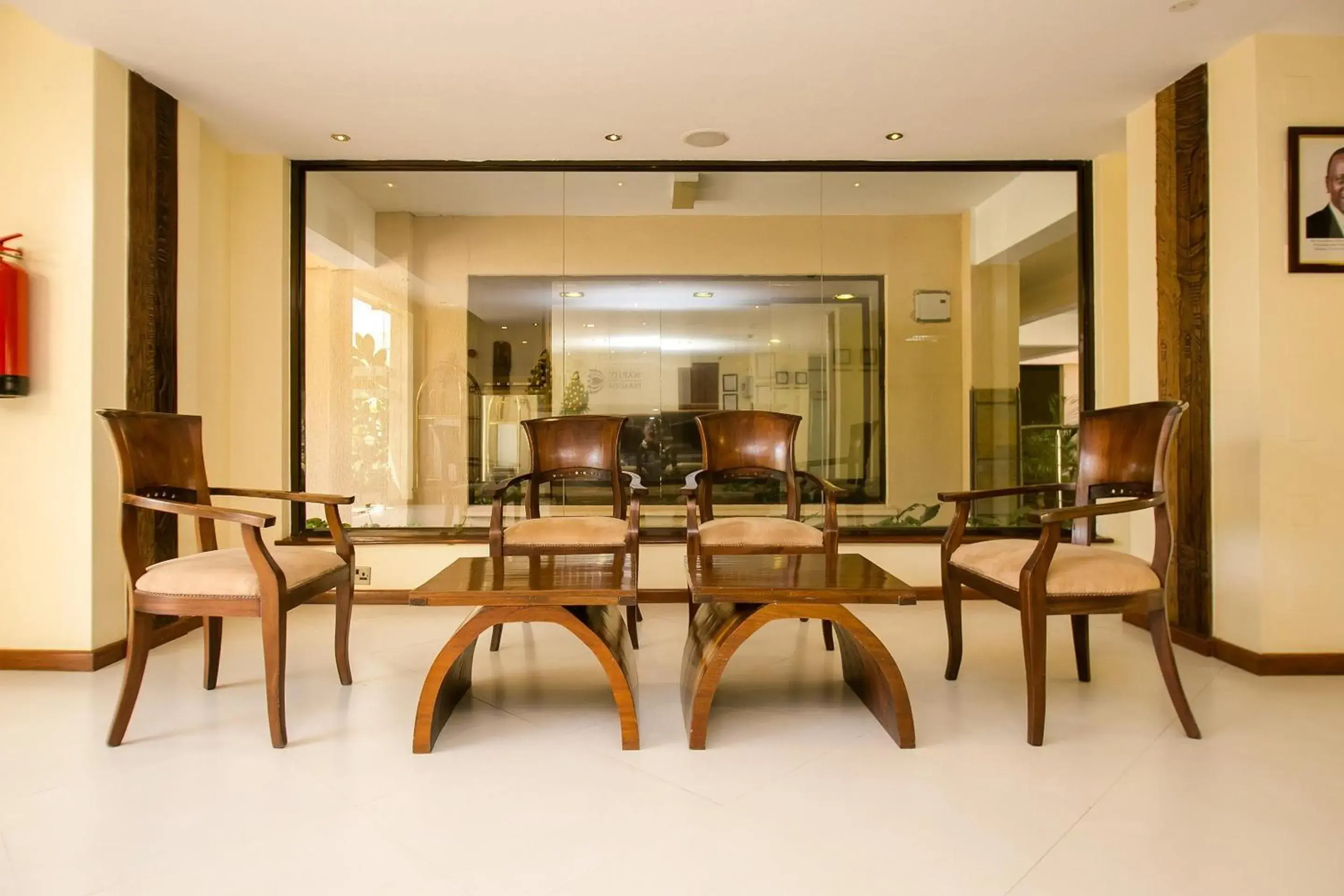 Lobby or reception, Restaurant/Places to Eat in Waridi Paradise Hotel and Suites