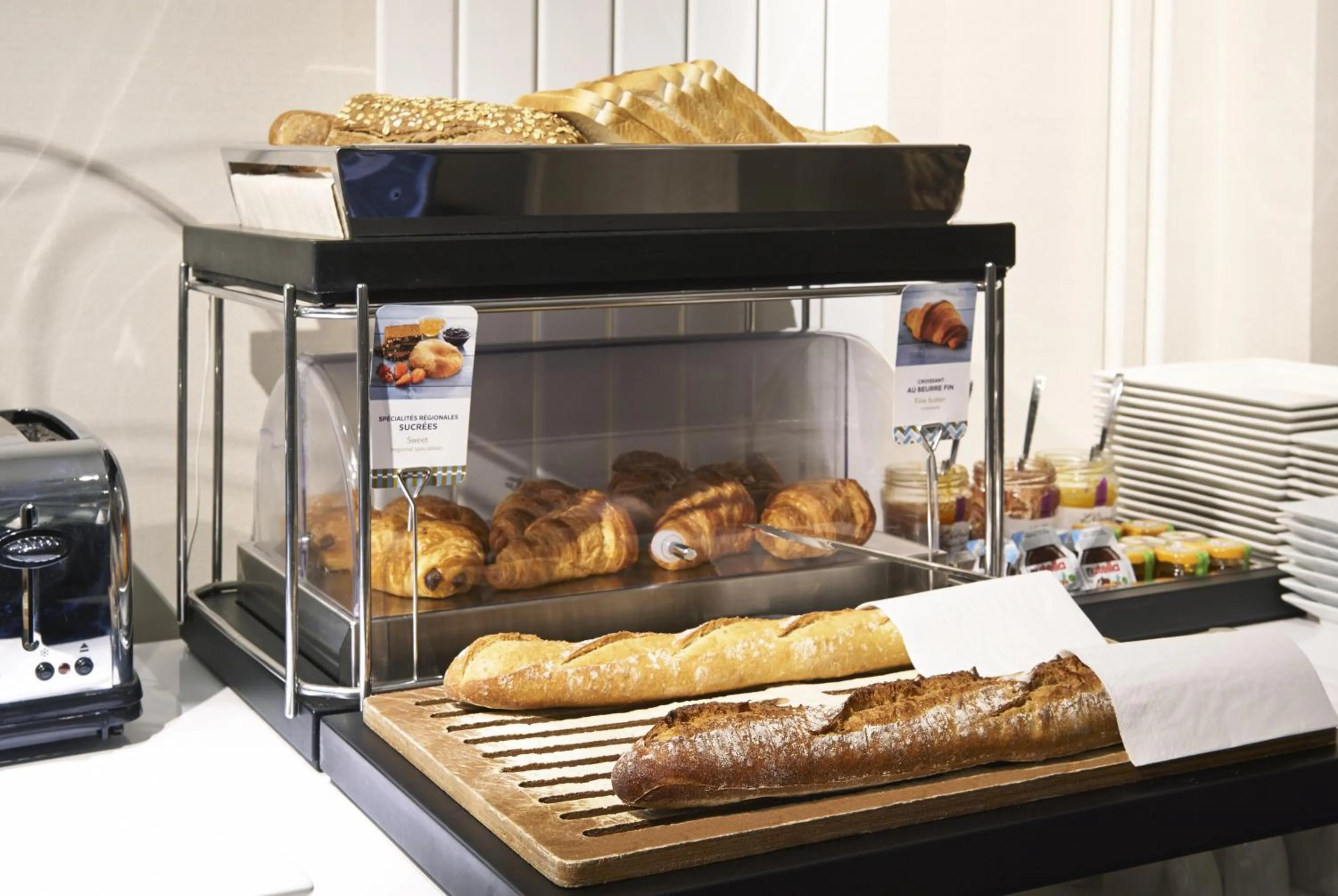 Restaurant/places to eat in Mercure Paris Bastille Saint Antoine