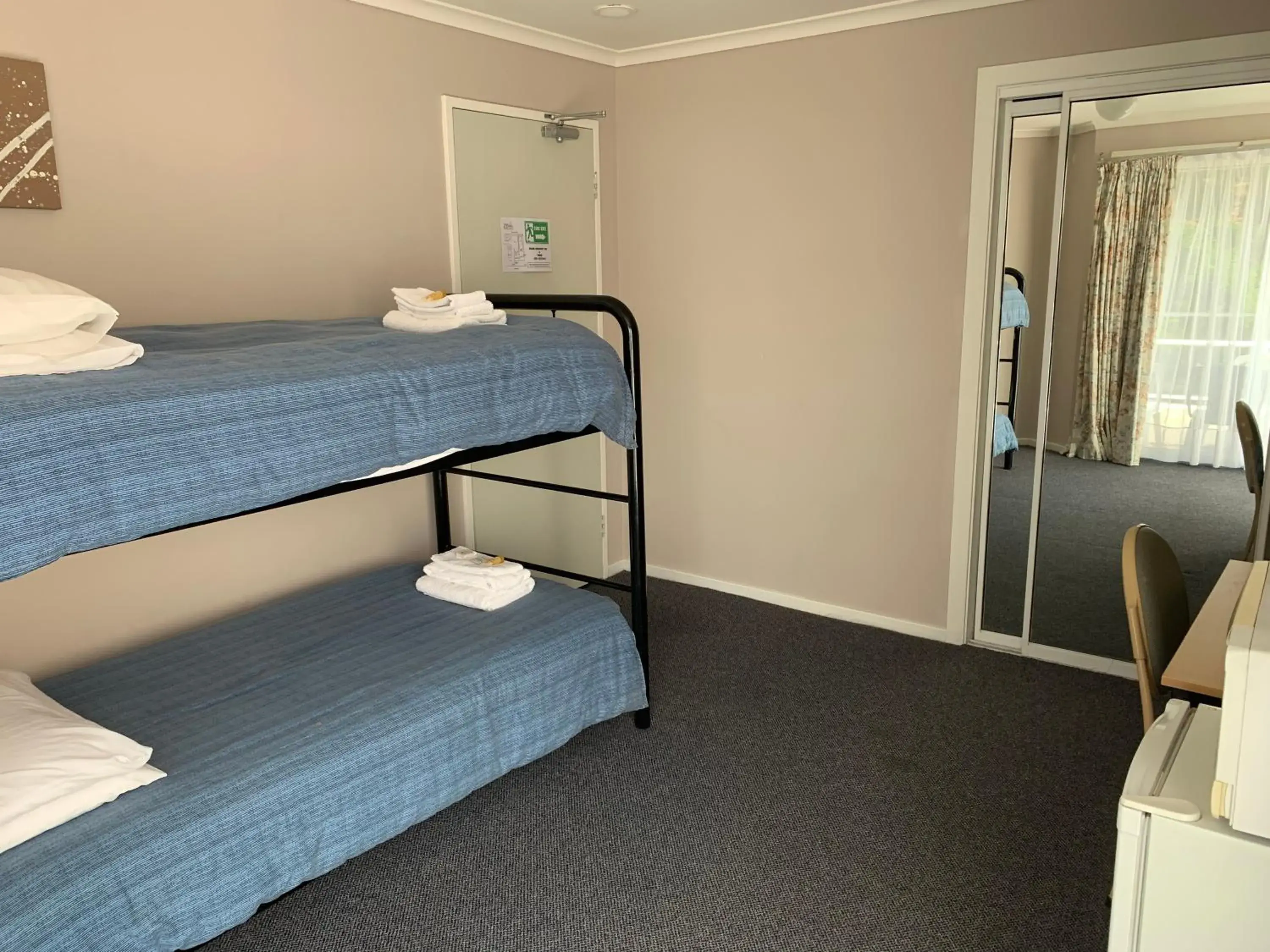 View (from property/room), Bed in Ulladulla Harbour Motel