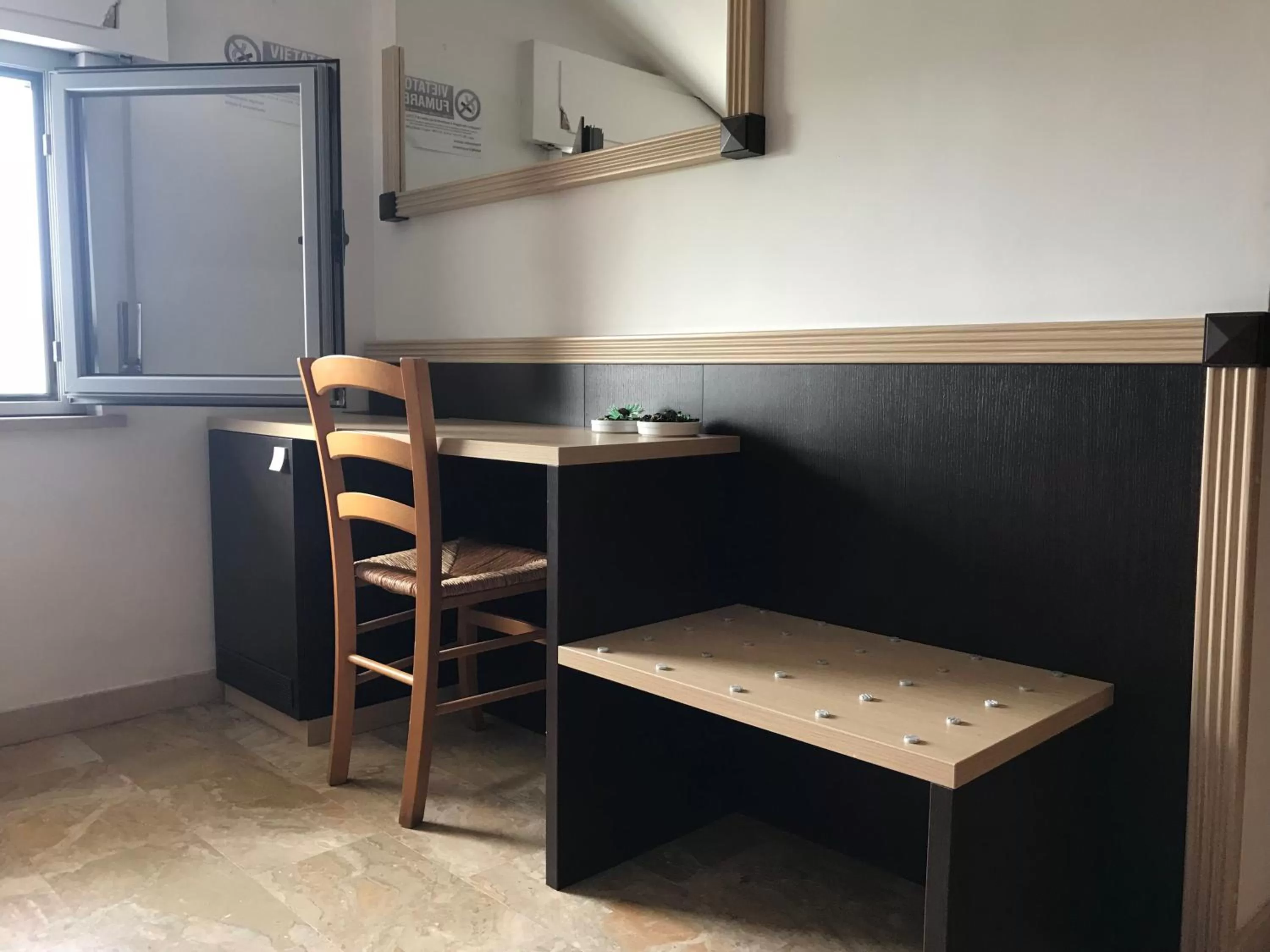 Bedroom, Kitchen/Kitchenette in Rosso Di Sera