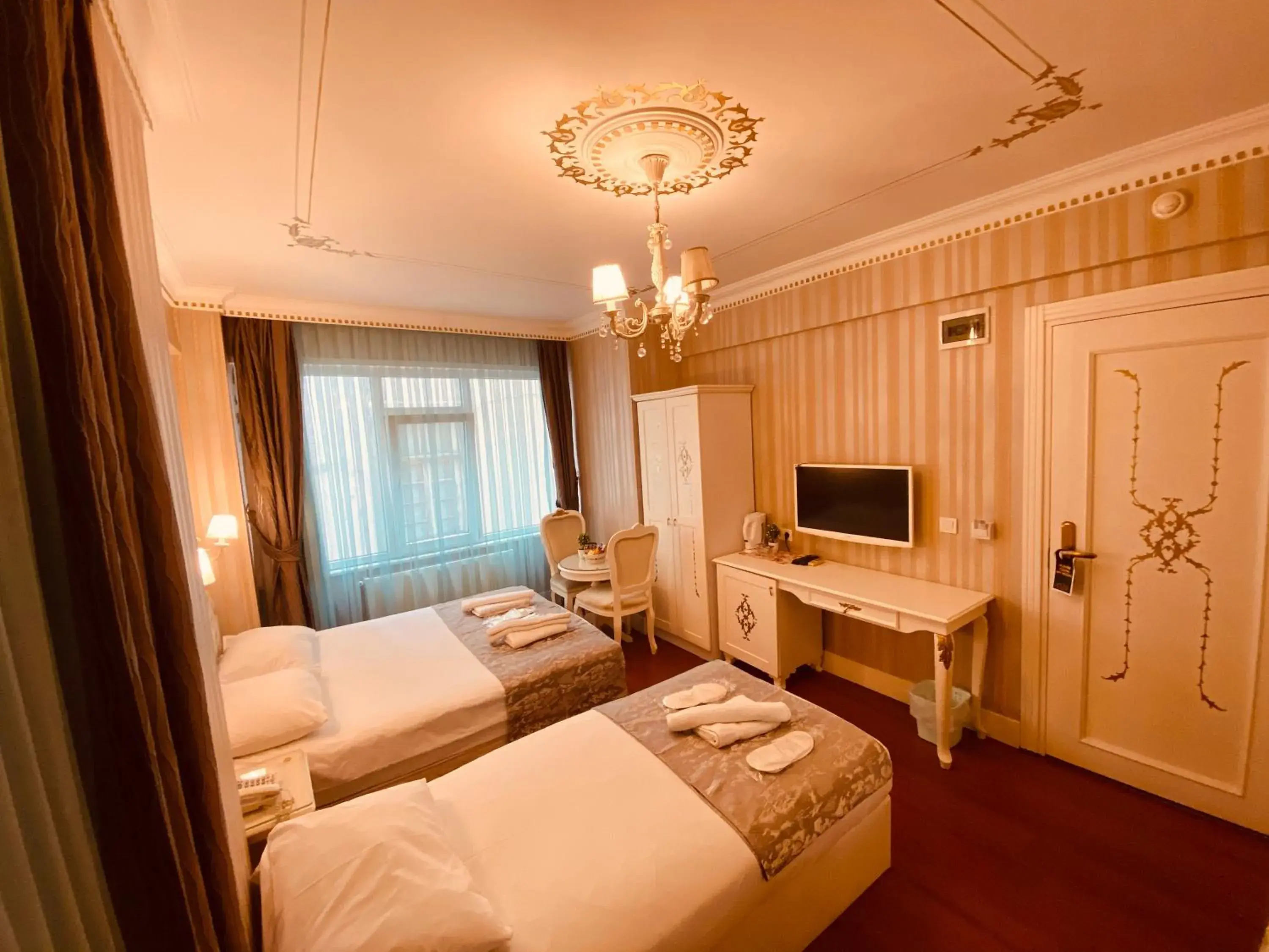 Photo of the whole room in Alyon Hotel Taksim