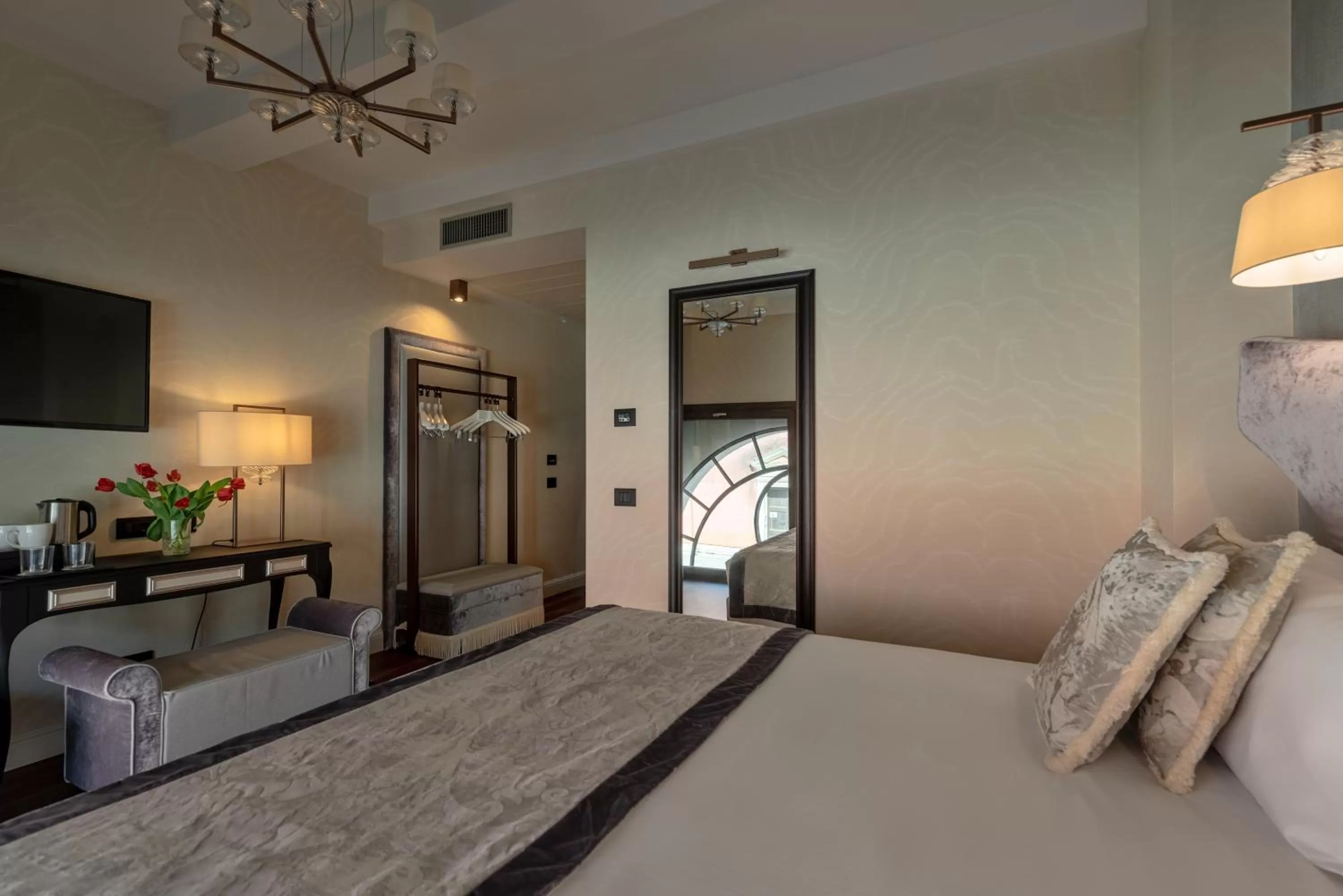 Bed in Palazzo Veneziano - Venice Collection