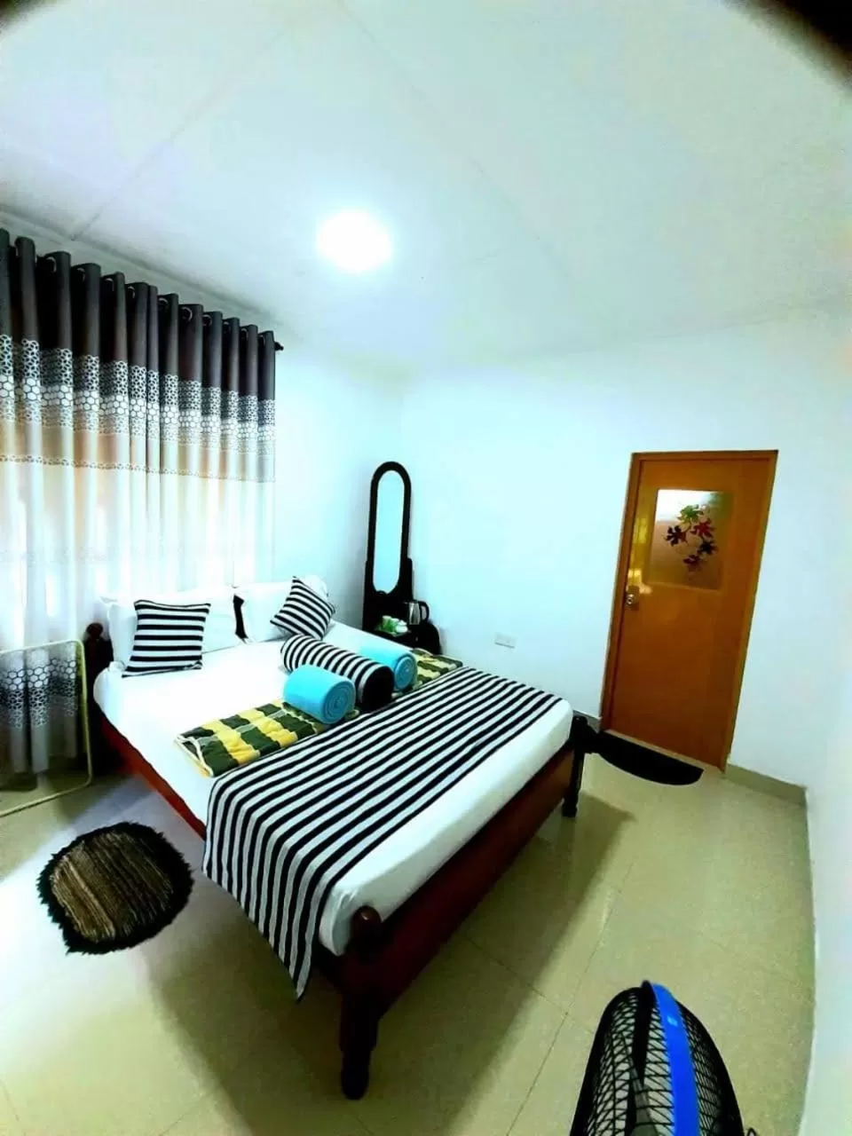 Bedroom, Bed in Green Lantern