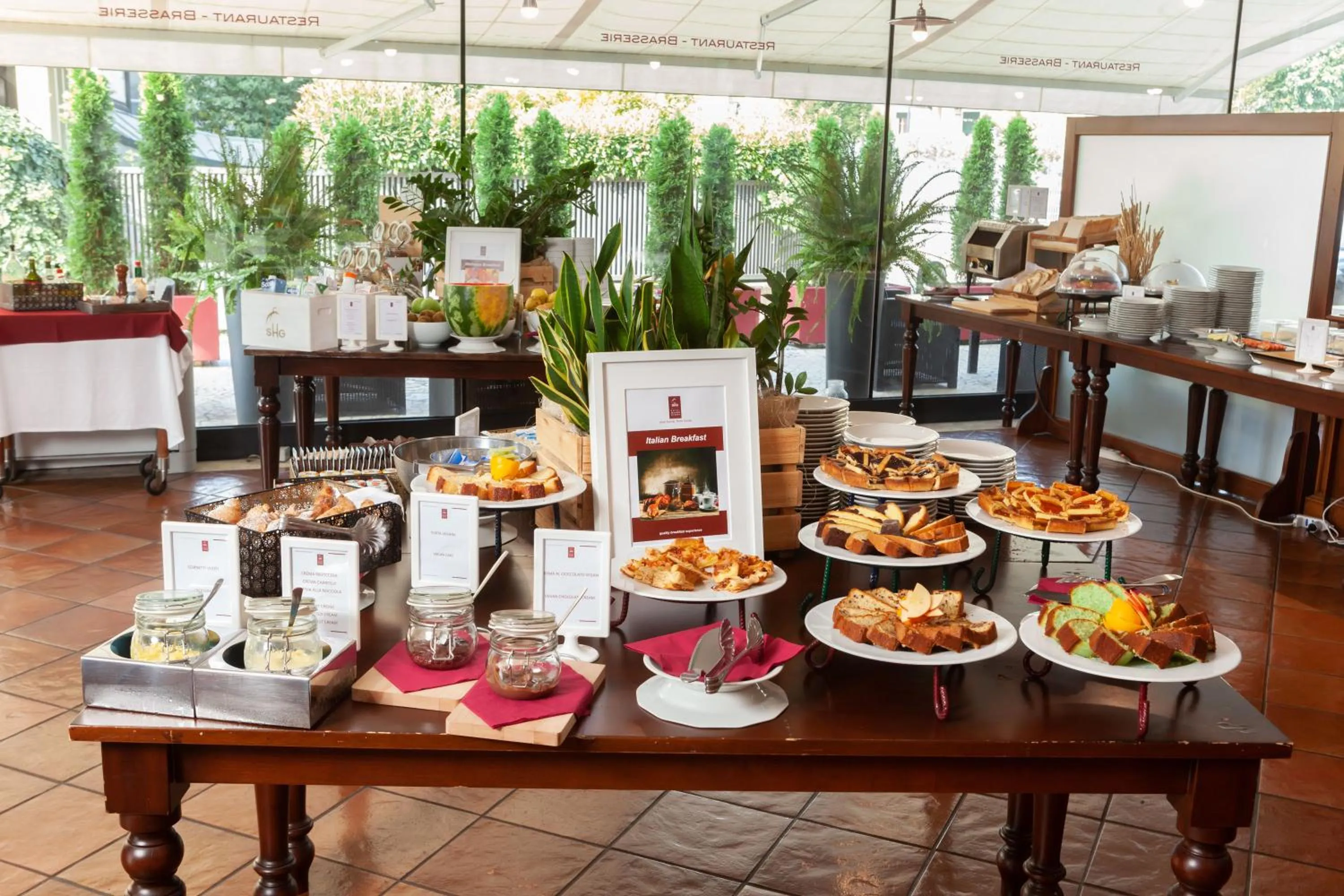 Restaurant/places to eat in SHG Hotel De La Ville