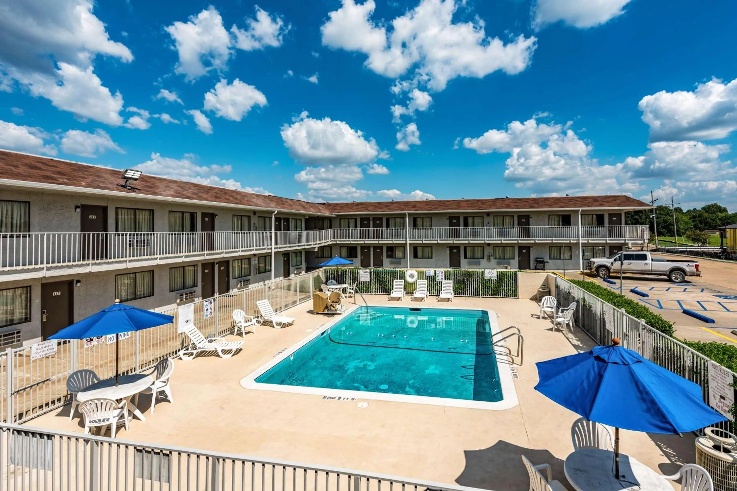 On site in Studio 6-Monroe, LA - Hwy 165