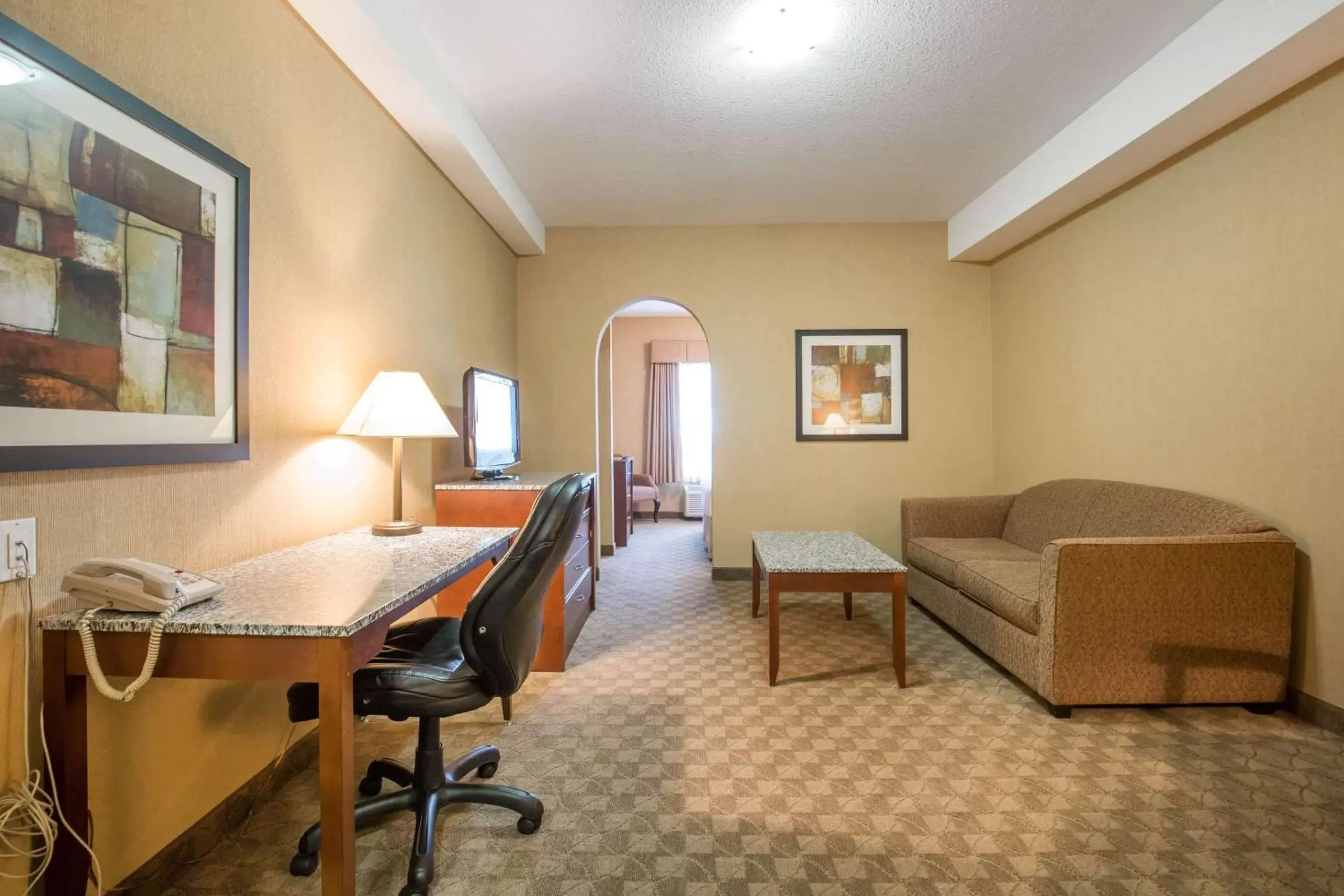 Photo of the whole room, Seating Area in Comfort Inn & Suites Airdrie