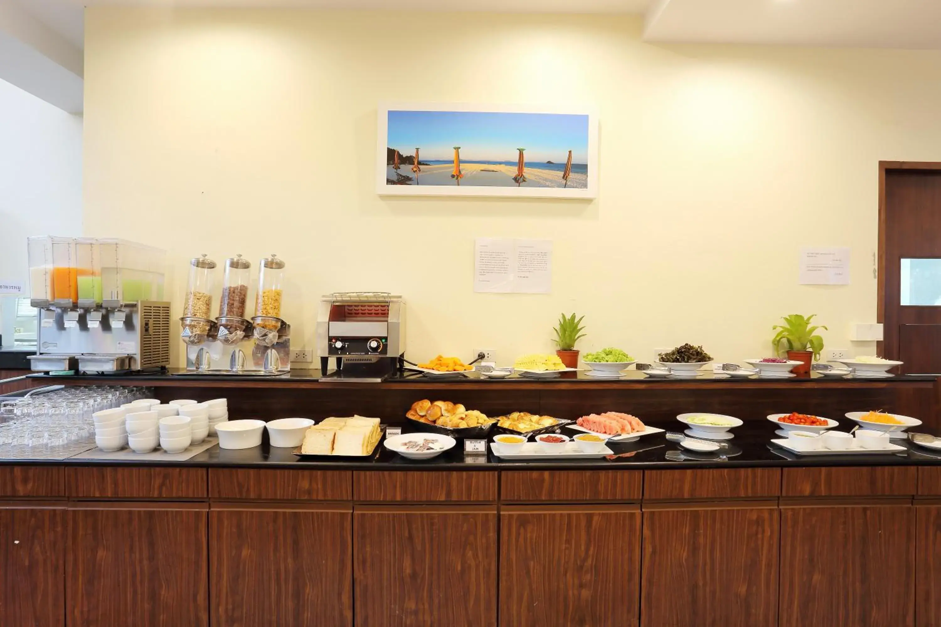 Restaurant/places to eat in ON Hotel Phuket - SHA Restaurant/places to eat in ON Hotel Phuket - SHA