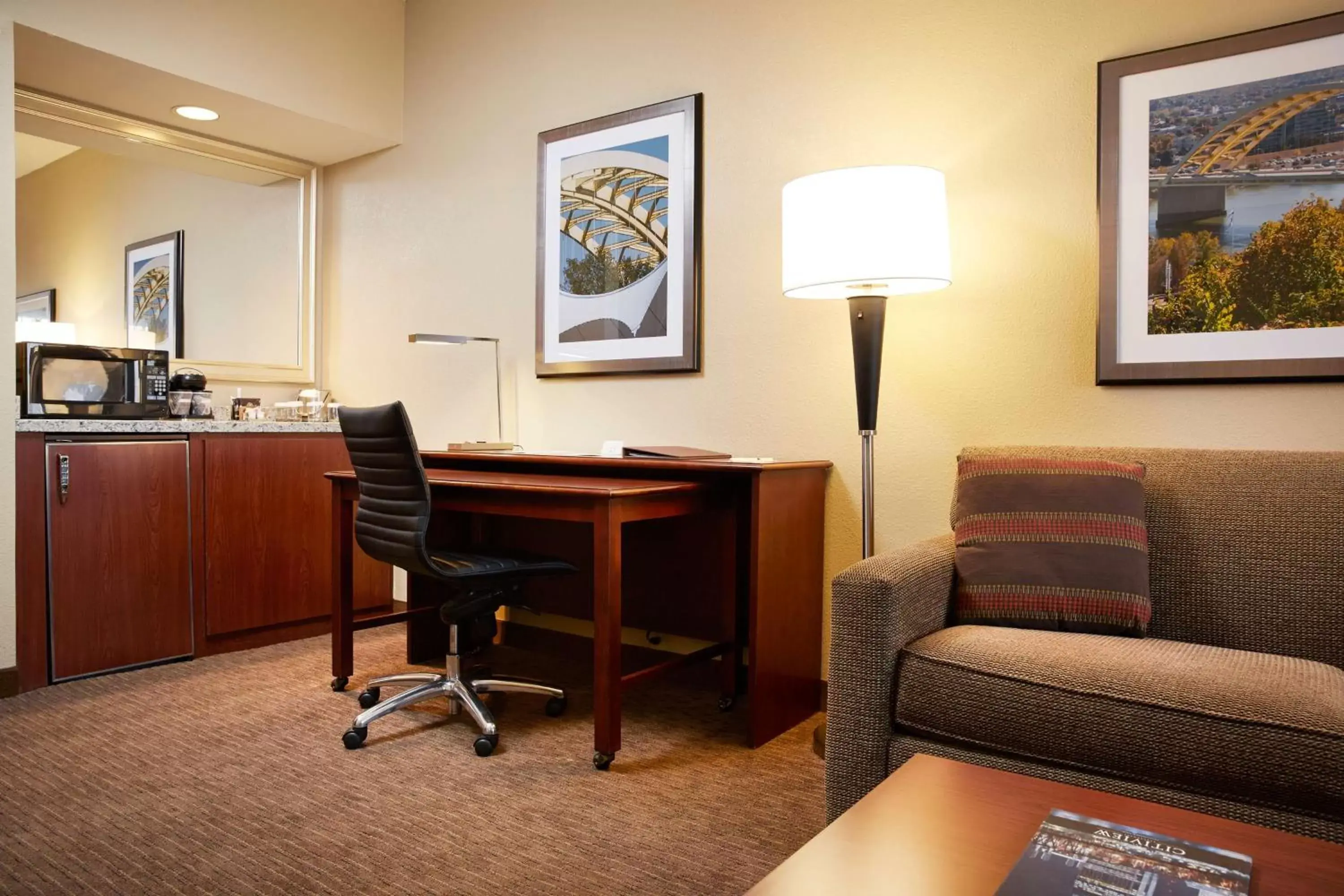 Bedroom, Seating Area in DoubleTree Suites by Hilton Hotel Cincinnati - Blue Ash