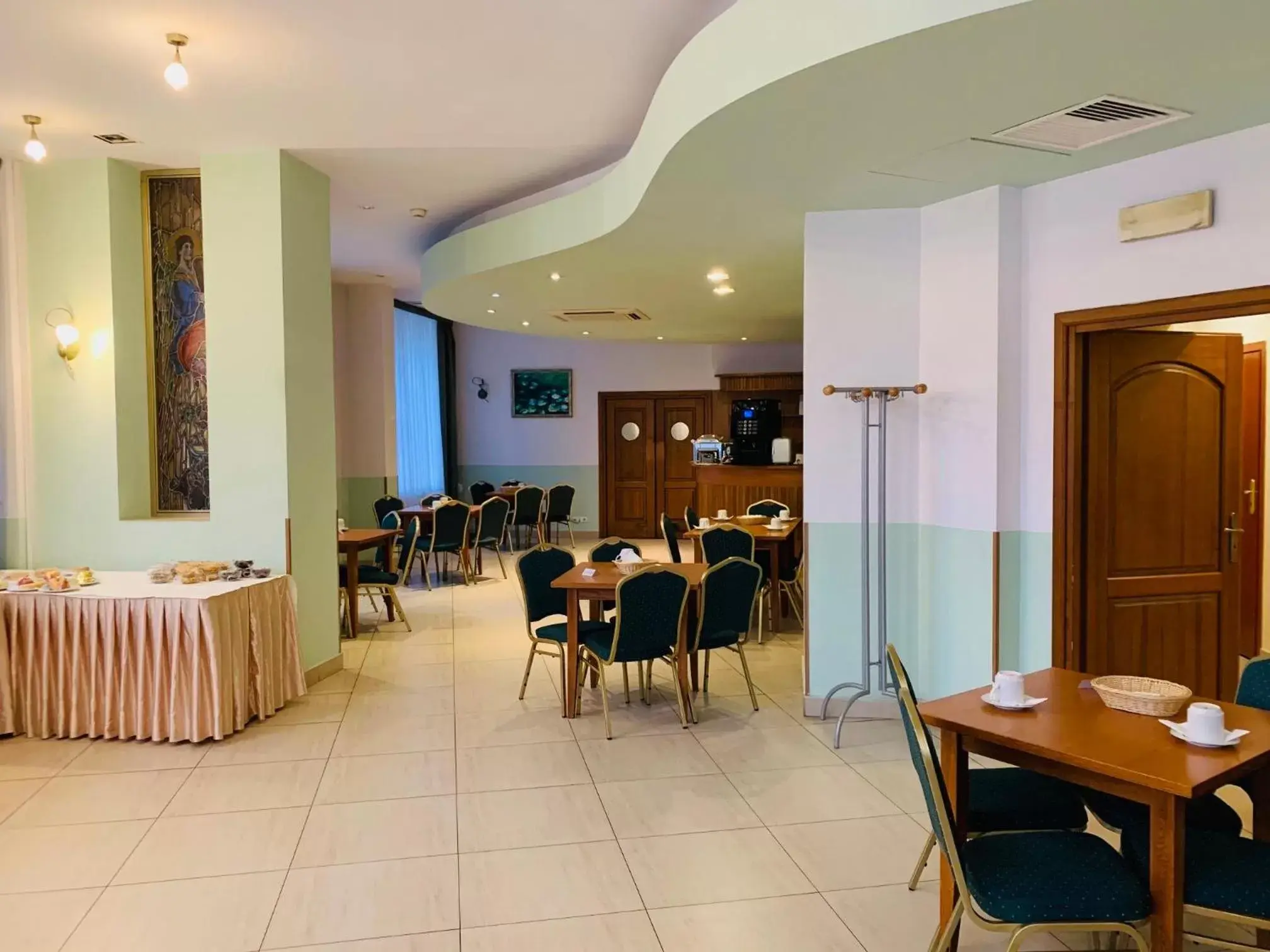 Restaurant/Places to Eat in Matejko Hotel