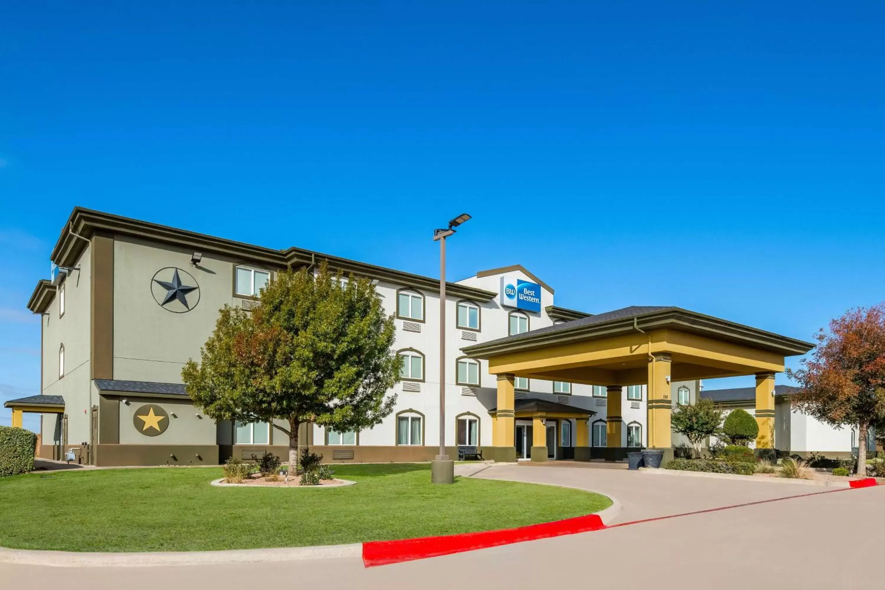 Property building in Best Western South Plains Inn & Suites Property building in Best Western South Plains Inn & Suites