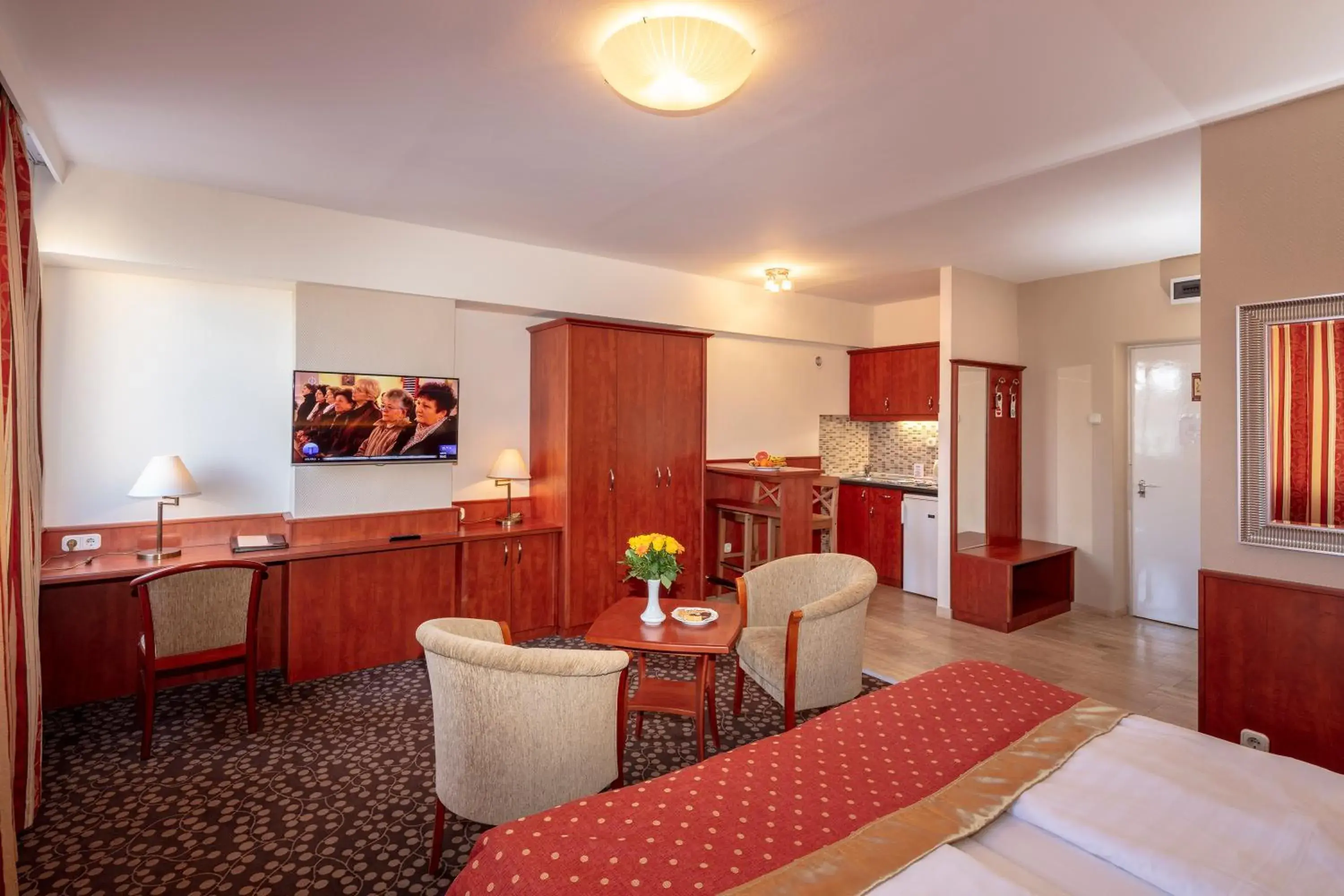 Kitchen or kitchenette, Bed in Hotel Charles Kitchen or kitchenette, Bed in Hotel Charles
