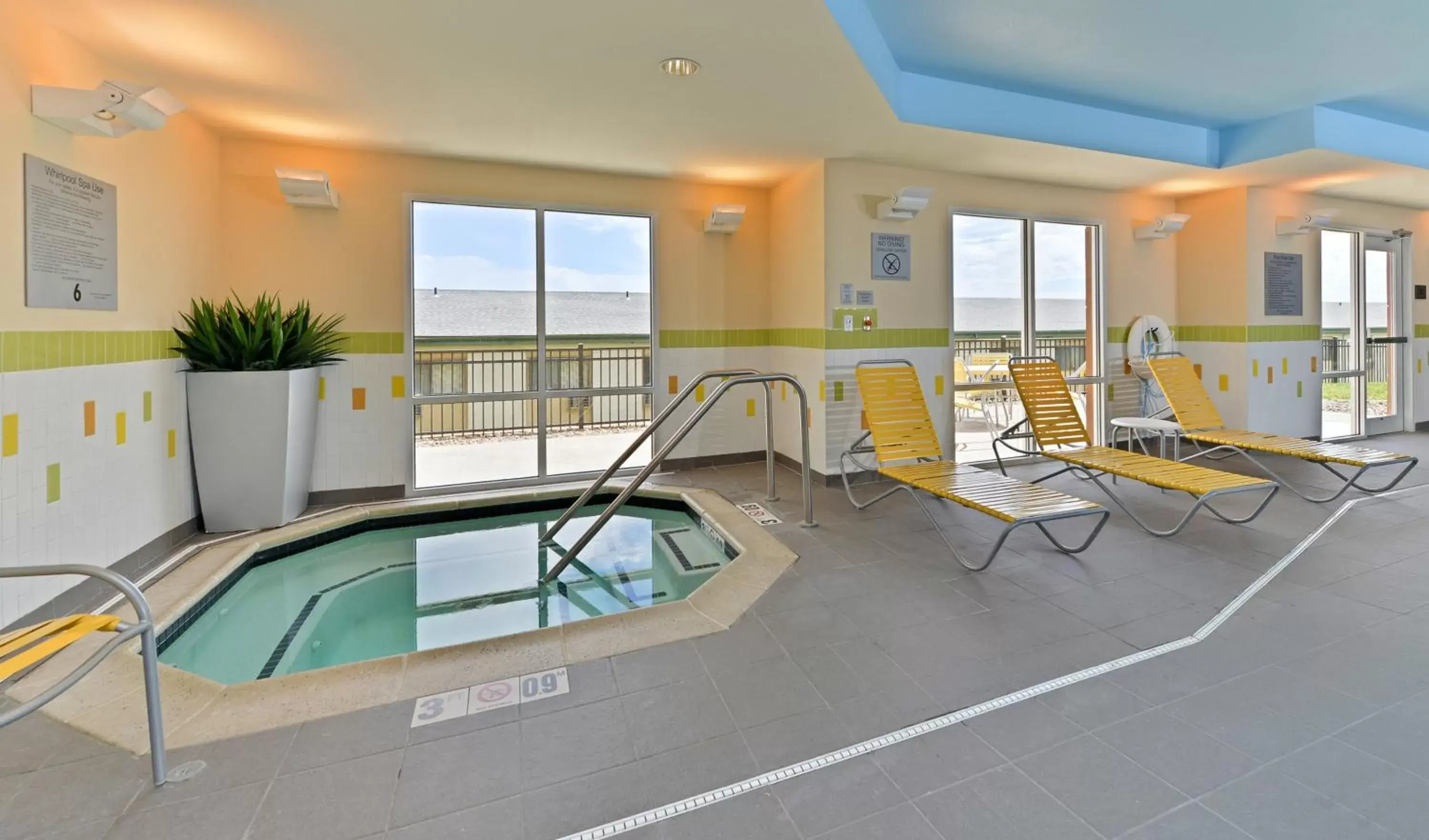 Hot Tub, Swimming Pool in Fairfield Inn & Suites by Marriott Cedar Rapids
