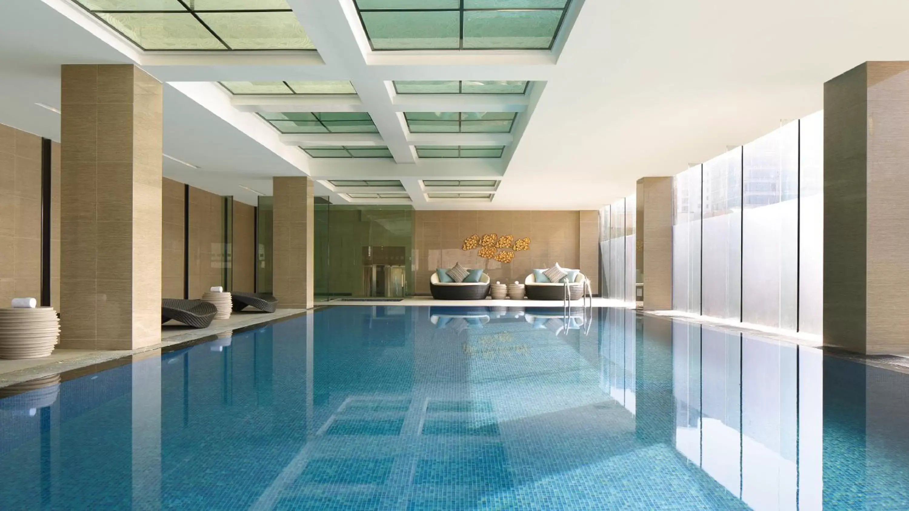 Swimming Pool in Holiday Inn Kunming City Centre, an IHG Hotel