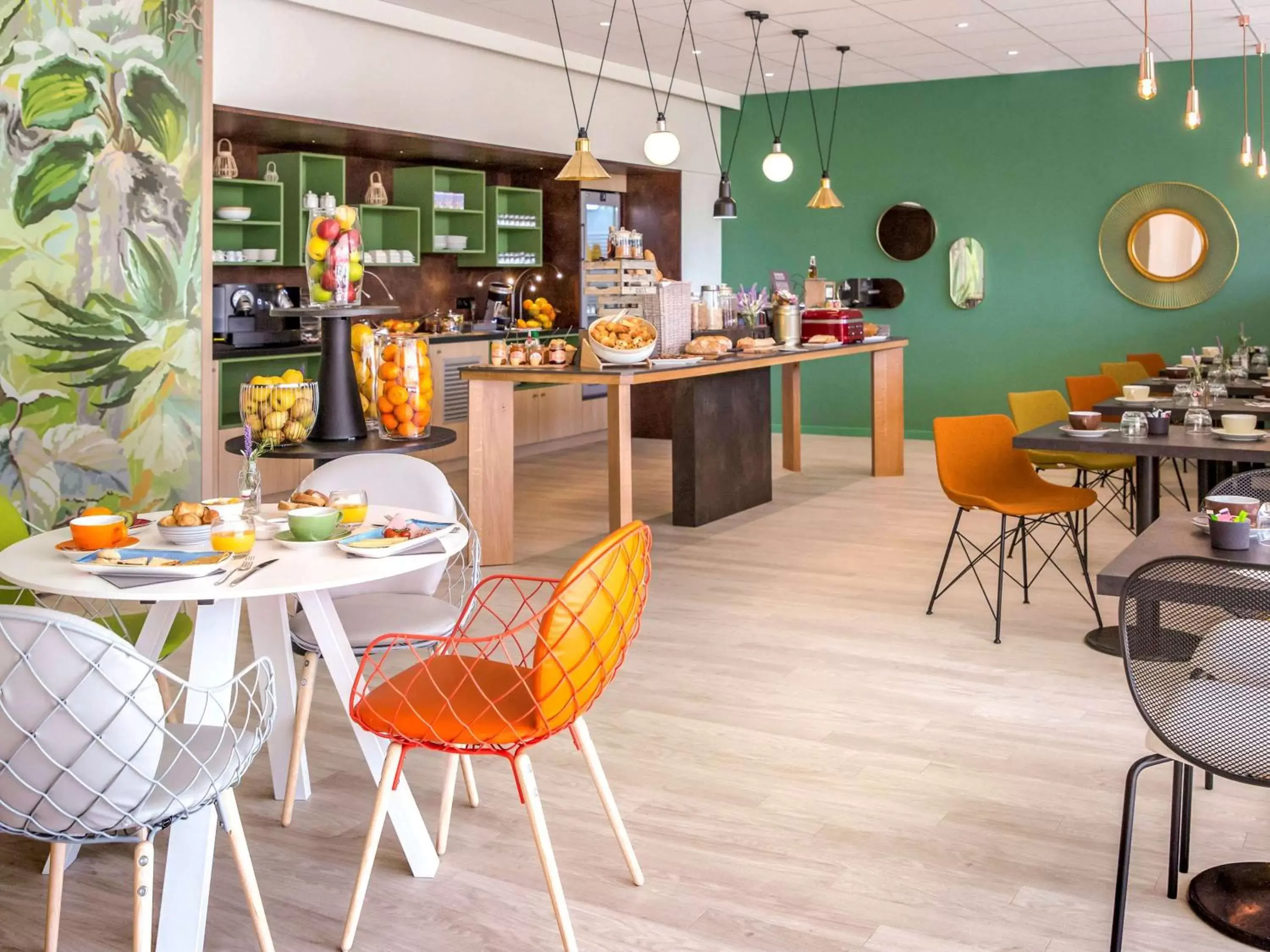 Restaurant/Places to Eat in Ibis Cavaillon Portes du Luberon